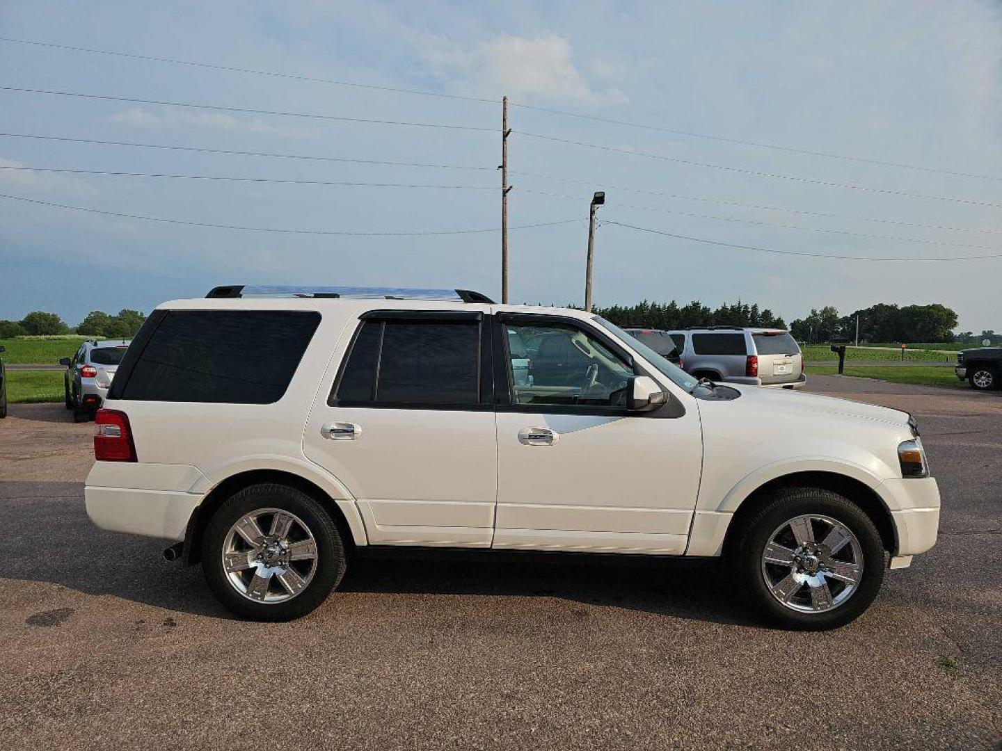 2010 WHITE FORD EXPEDITION LIMITED (1FMJU2A50AE) with an 5.4L engine, Automatic transmission, located at 495 Old Highway 20 West, South Sioux City, NE, 68776, (402) 494-2677, 42.458408, -96.443512 - Photo#1