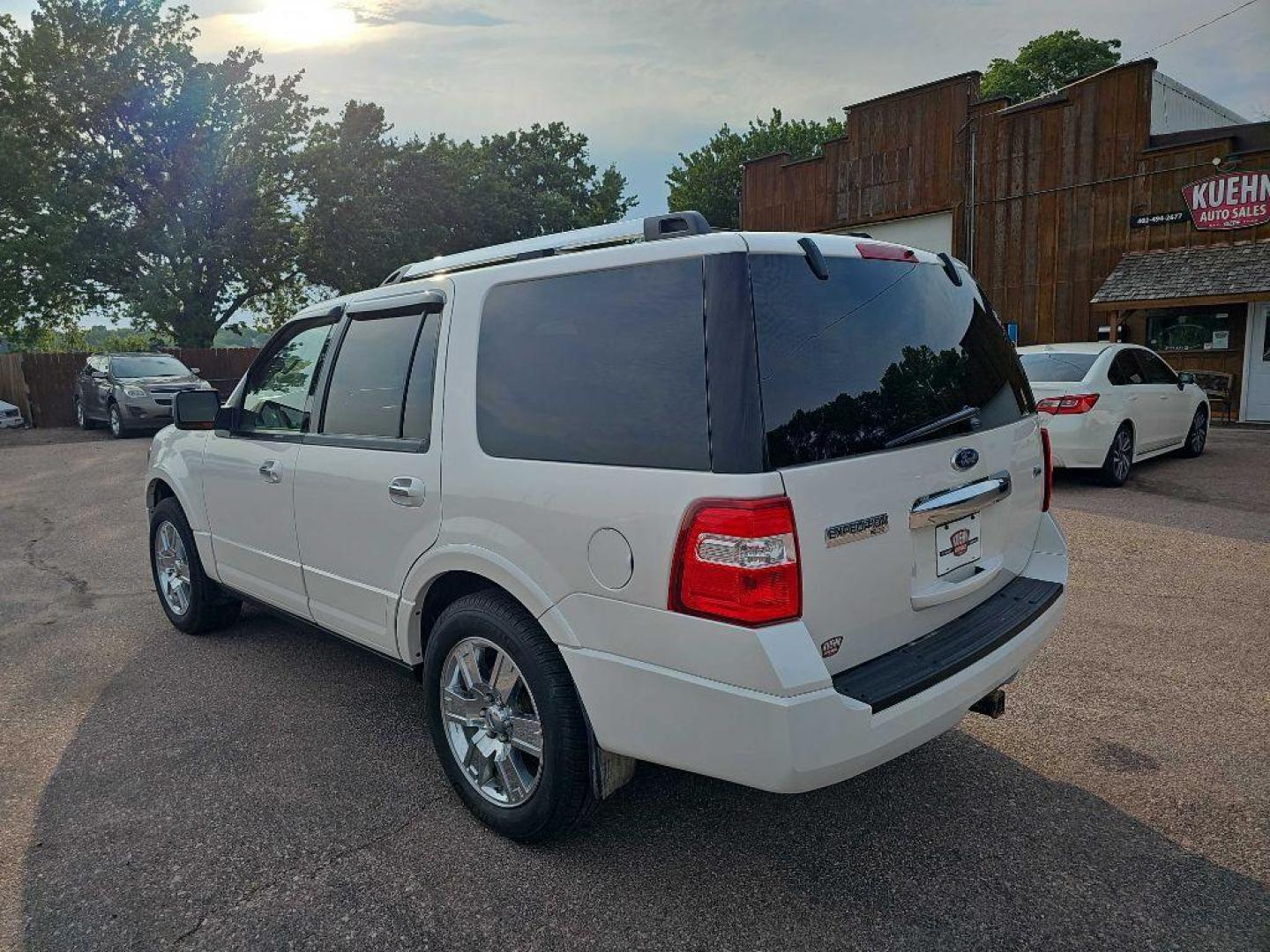 2010 WHITE FORD EXPEDITION LIMITED (1FMJU2A50AE) with an 5.4L engine, Automatic transmission, located at 495 Old Highway 20 West, South Sioux City, NE, 68776, (402) 494-2677, 42.458408, -96.443512 - Photo#0