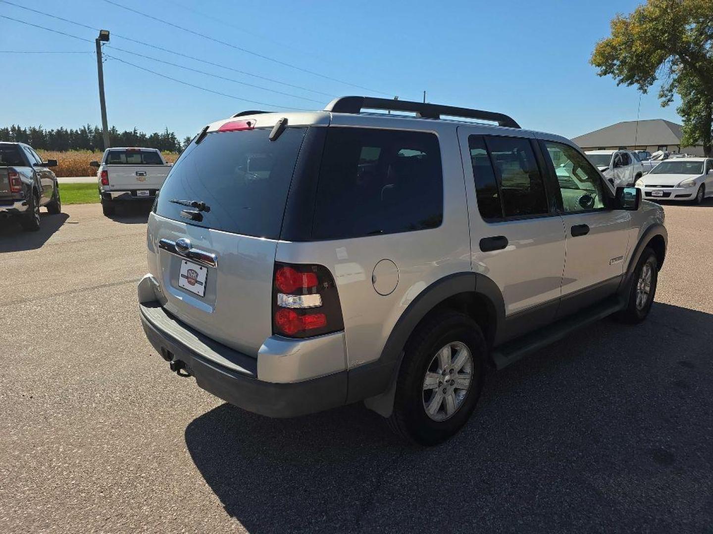 2006 SILVER FORD EXPLORER XLT (1FMEU73E36U) with an 4.0L engine, Automatic transmission, located at 495 Old Highway 20 West, South Sioux City, NE, 68776, (402) 494-2677, 42.458408, -96.443512 - Photo#2