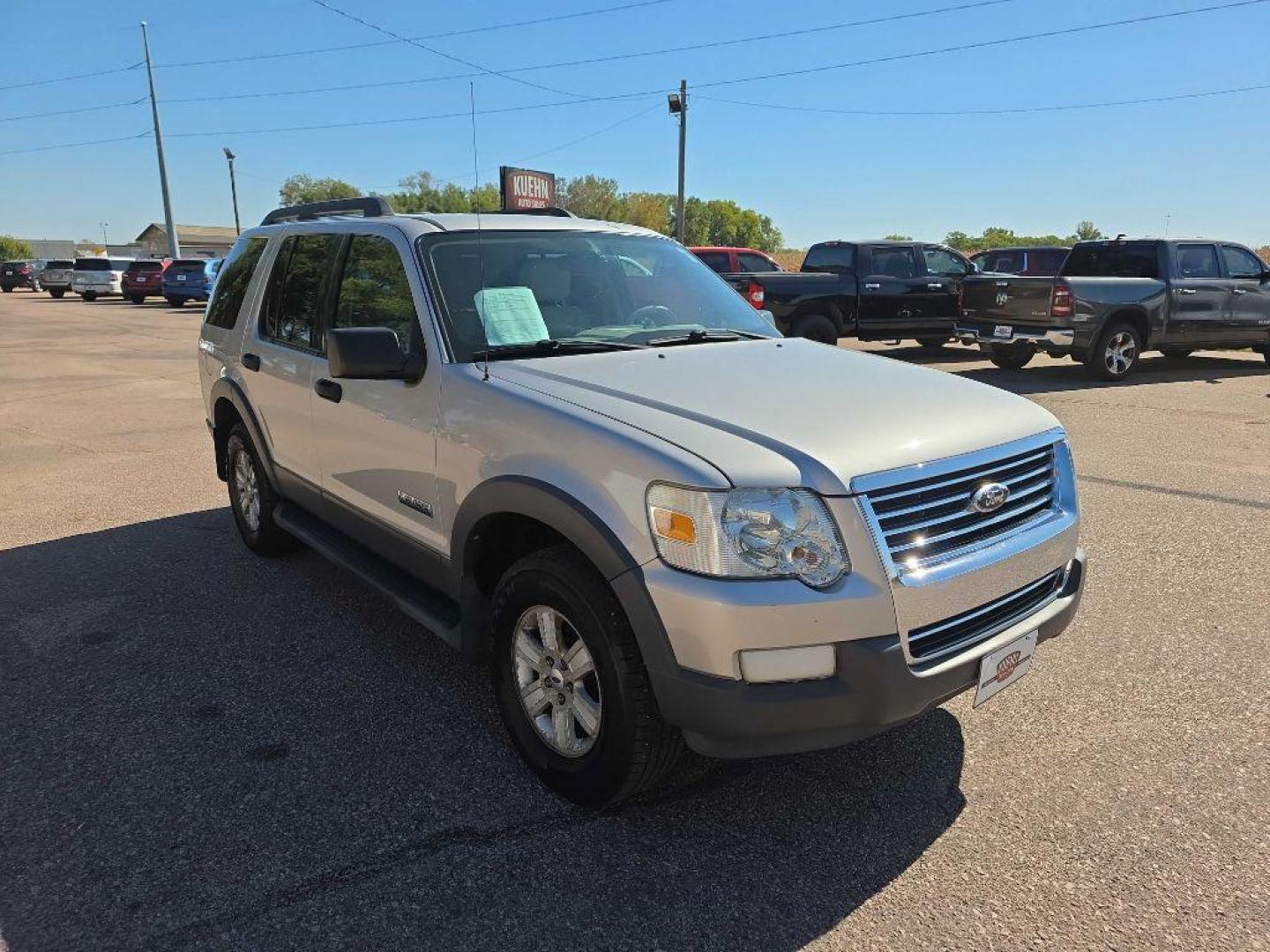 2006 SILVER FORD EXPLORER XLT (1FMEU73E36U) with an 4.0L engine, Automatic transmission, located at 495 Old Highway 20 West, South Sioux City, NE, 68776, (402) 494-2677, 42.458408, -96.443512 - Photo#5