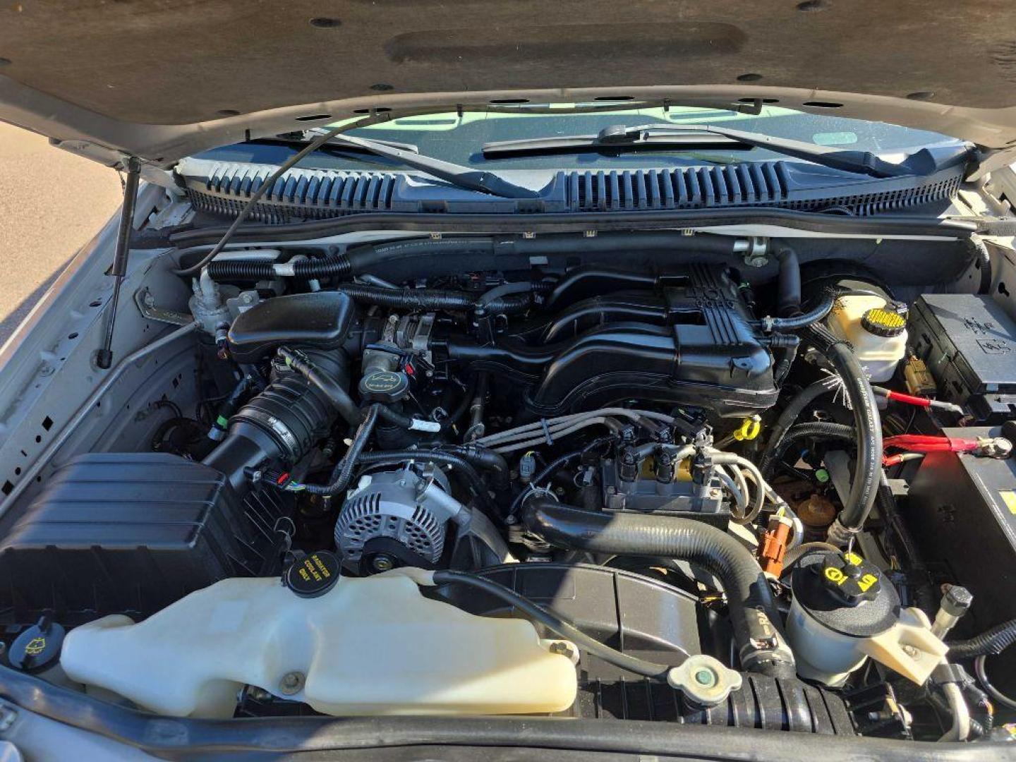 2006 SILVER FORD EXPLORER XLT (1FMEU73E36U) with an 4.0L engine, Automatic transmission, located at 495 Old Highway 20 West, South Sioux City, NE, 68776, (402) 494-2677, 42.458408, -96.443512 - Photo#10