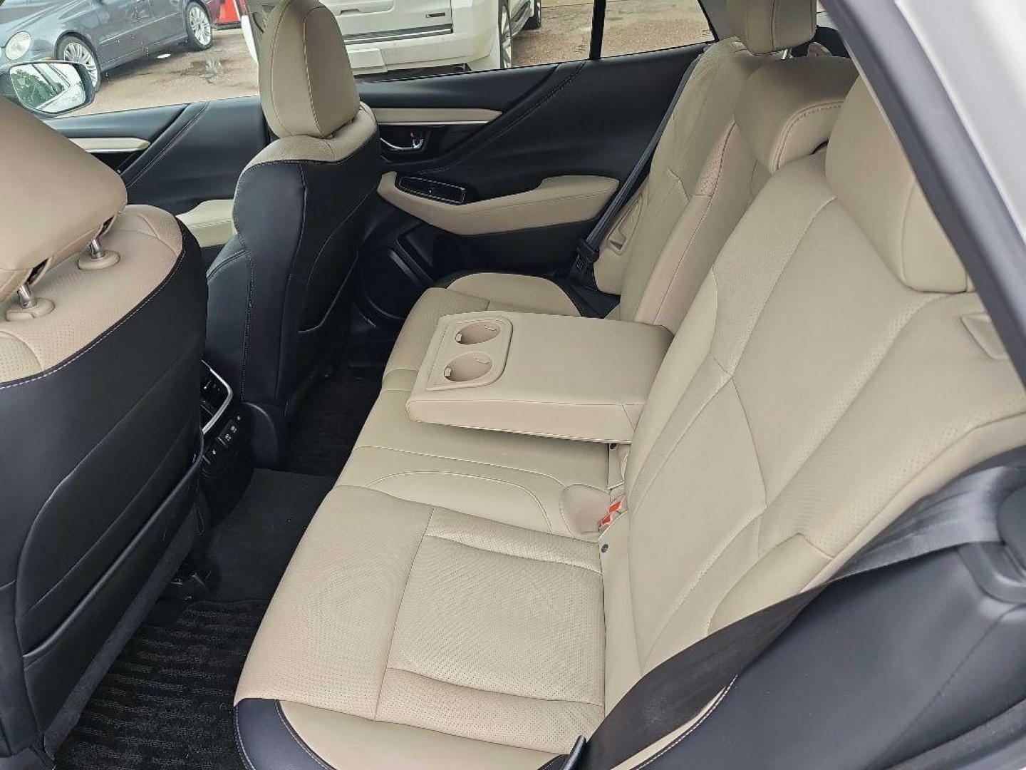 2020 WHITE SUBARU OUTBACK LIMITED (4S4BTANC8L3) with an 2.5L engine, Continuously Variable transmission, located at 495 Old Highway 20 West, South Sioux City, NE, 68776, (402) 494-2677, 42.458408, -96.443512 - Photo#11