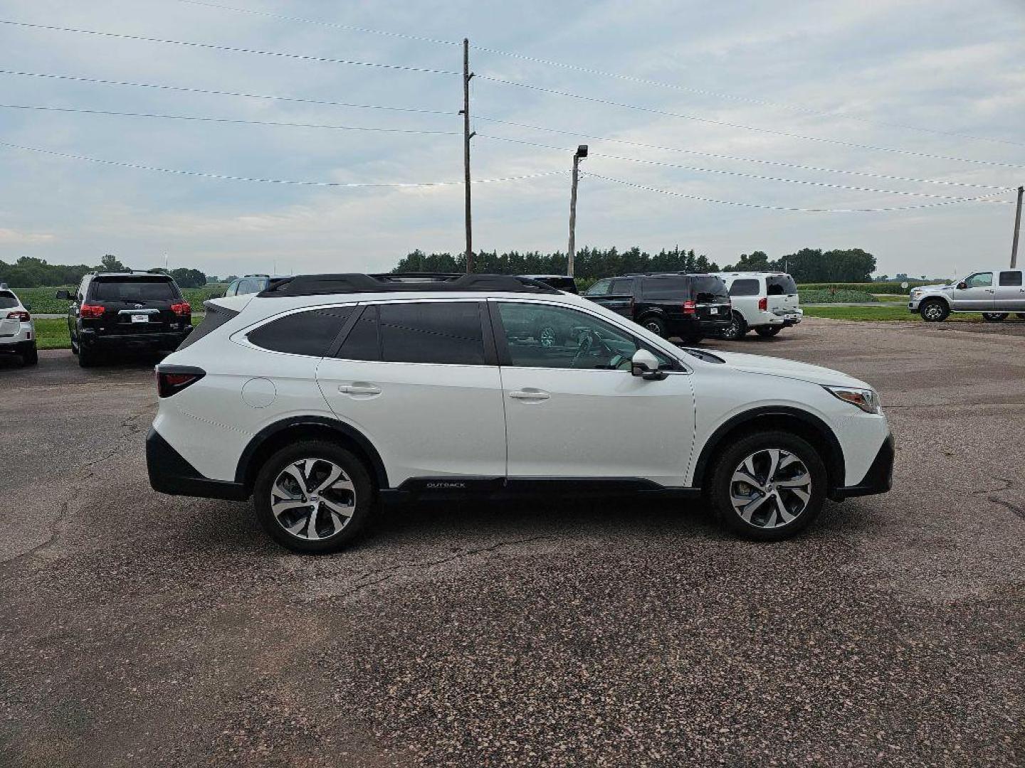 2020 WHITE SUBARU OUTBACK LIMITED (4S4BTANC8L3) with an 2.5L engine, Continuously Variable transmission, located at 495 Old Highway 20 West, South Sioux City, NE, 68776, (402) 494-2677, 42.458408, -96.443512 - Photo#3