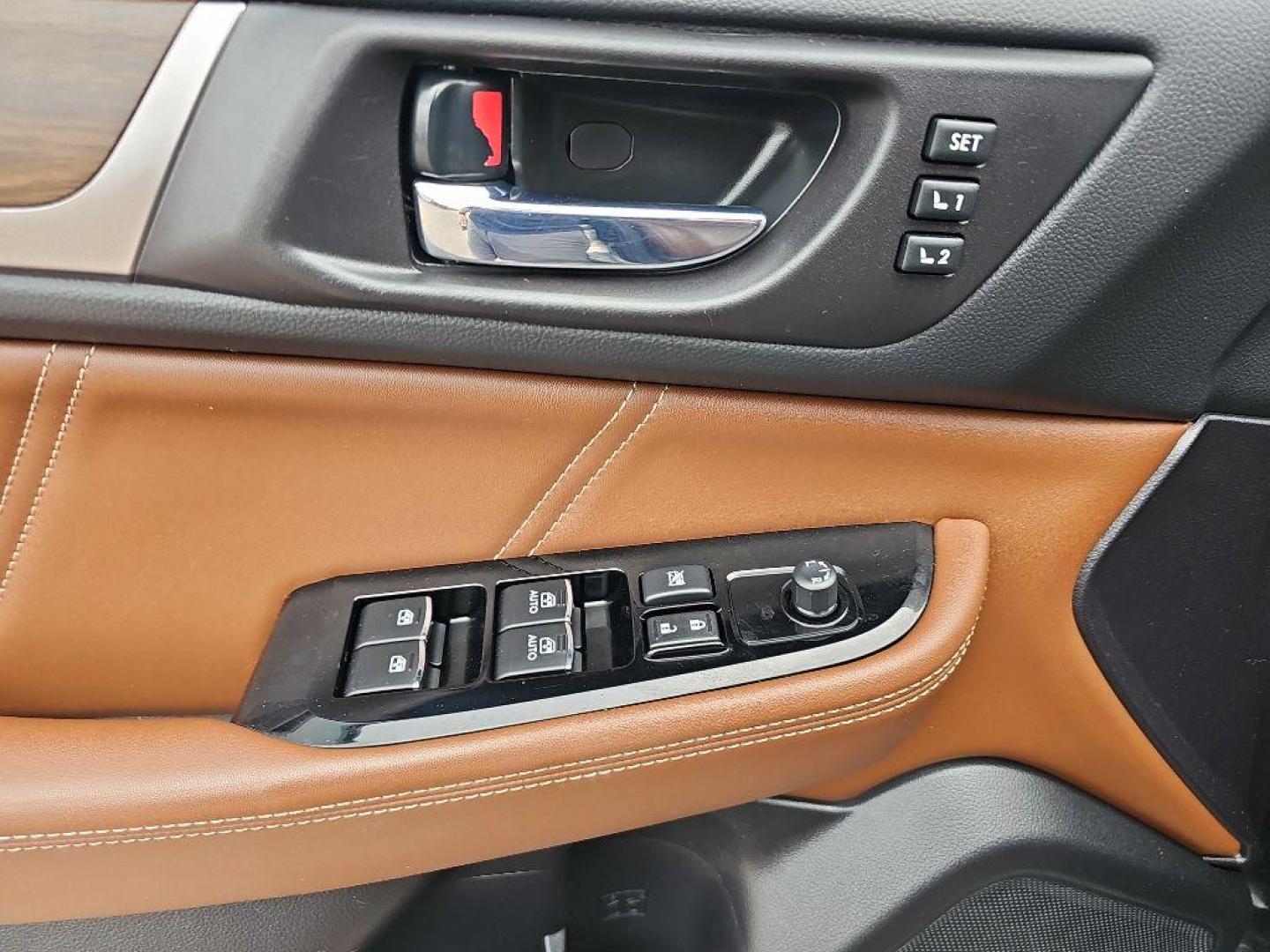 2017 BLACK SUBARU OUTBACK TOURING (4S4BSETCXH3) with an 3.6L engine, Continuously Variable transmission, located at 495 Old Highway 20 West, South Sioux City, NE, 68776, (402) 494-2677, 42.458408, -96.443512 - Photo#9