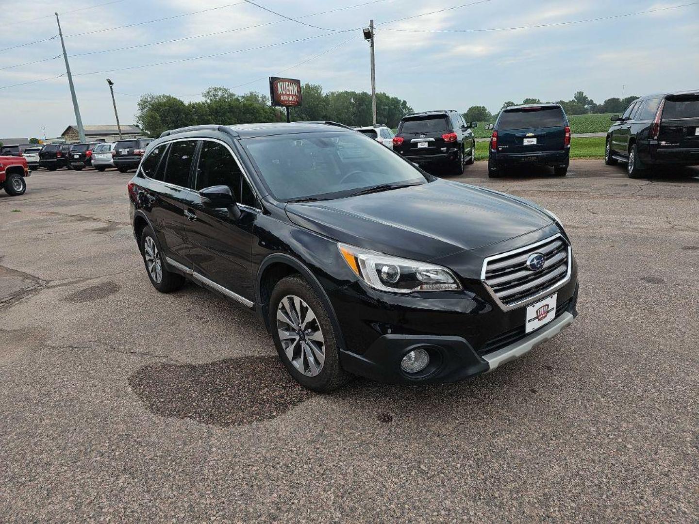 2017 BLACK SUBARU OUTBACK TOURING (4S4BSETCXH3) with an 3.6L engine, Continuously Variable transmission, located at 495 Old Highway 20 West, South Sioux City, NE, 68776, (402) 494-2677, 42.458408, -96.443512 - Photo#3