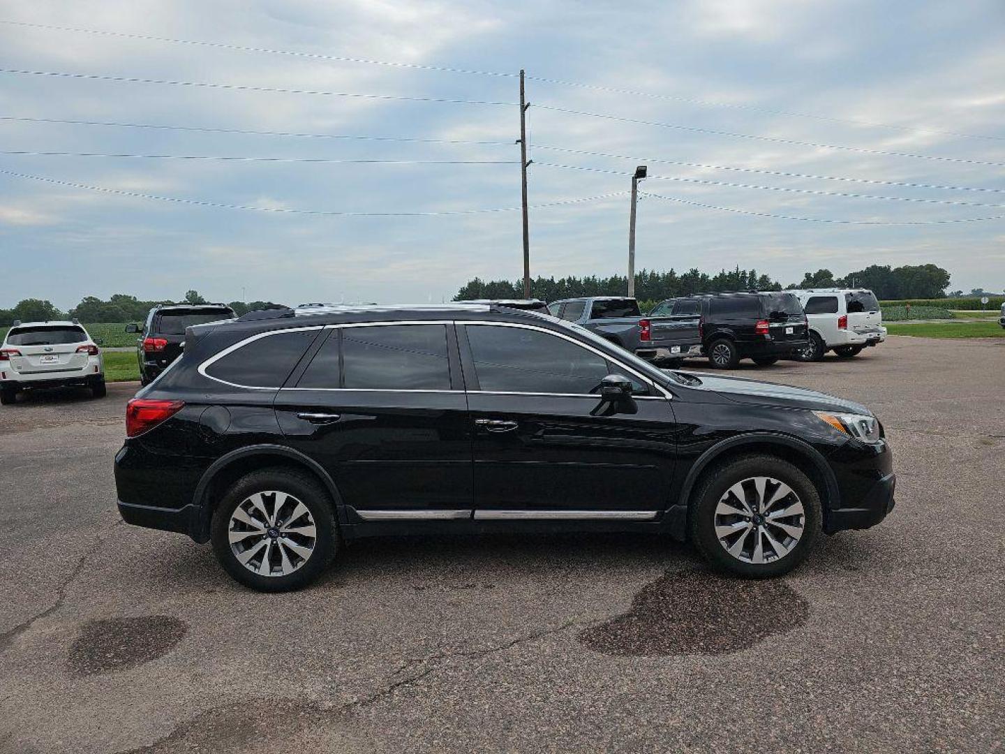 2017 BLACK SUBARU OUTBACK TOURING (4S4BSETCXH3) with an 3.6L engine, Continuously Variable transmission, located at 495 Old Highway 20 West, South Sioux City, NE, 68776, (402) 494-2677, 42.458408, -96.443512 - Photo#4