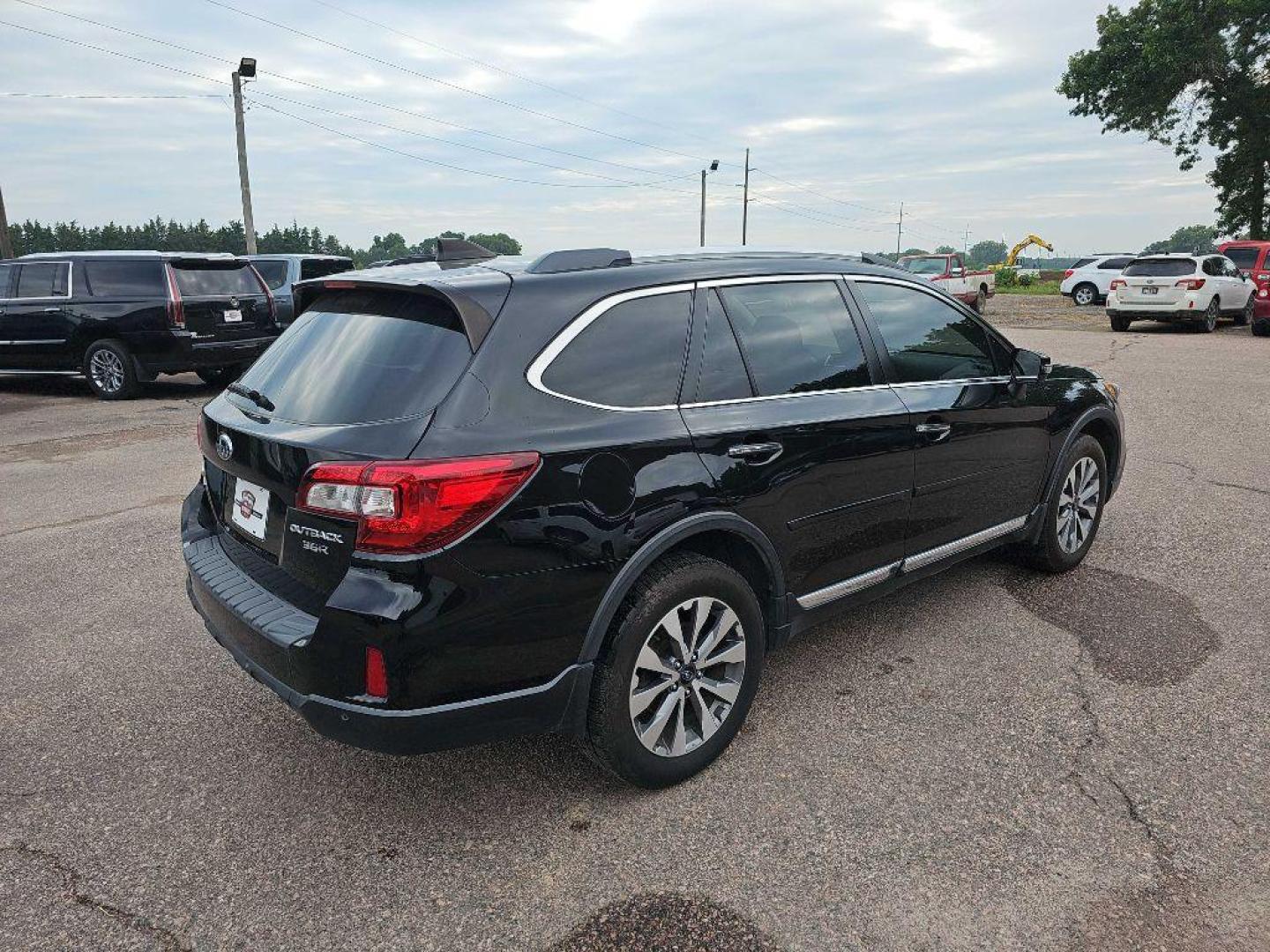 2017 BLACK SUBARU OUTBACK TOURING (4S4BSETCXH3) with an 3.6L engine, Continuously Variable transmission, located at 495 Old Highway 20 West, South Sioux City, NE, 68776, (402) 494-2677, 42.458408, -96.443512 - Photo#5