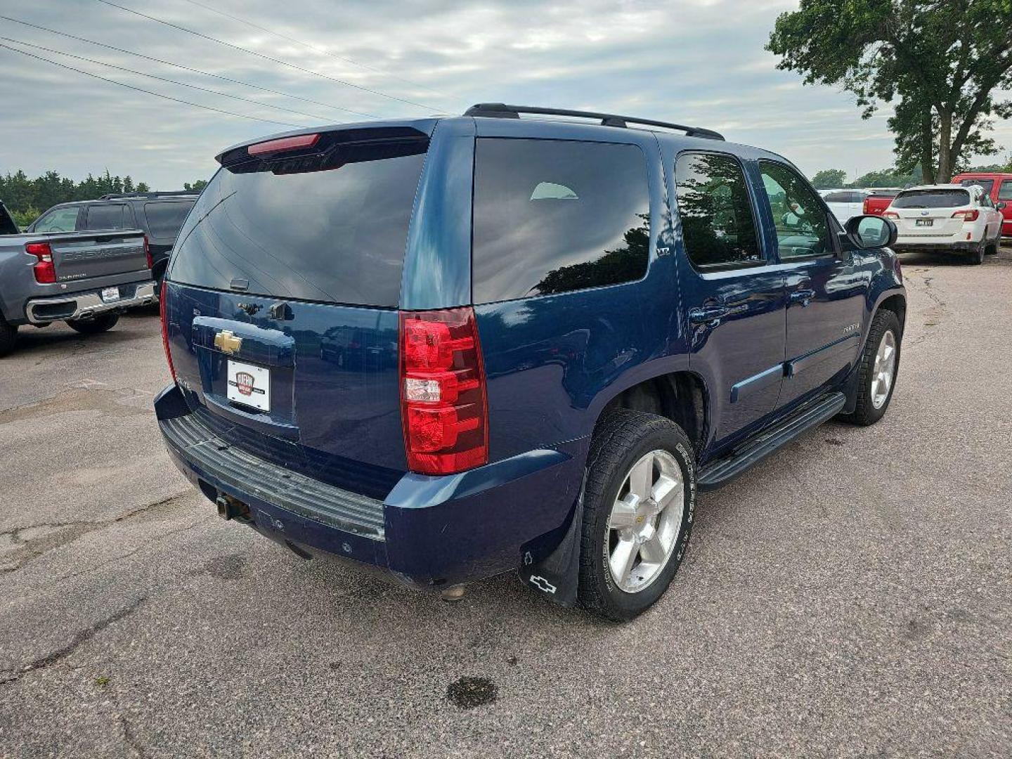 2007 BLUE CHEVROLET TAHOE 1500 (1GNFK13057R) with an 5.3L engine, Automatic transmission, located at 495 Old Highway 20 West, South Sioux City, NE, 68776, (402) 494-2677, 42.458408, -96.443512 - Photo#1