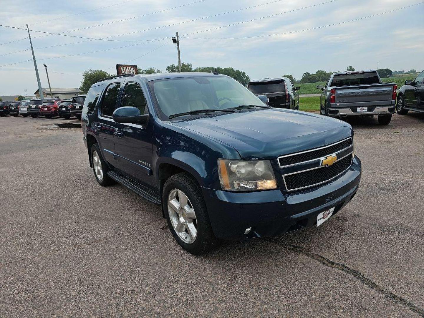 2007 BLUE CHEVROLET TAHOE 1500 (1GNFK13057R) with an 5.3L engine, Automatic transmission, located at 495 Old Highway 20 West, South Sioux City, NE, 68776, (402) 494-2677, 42.458408, -96.443512 - Photo#3