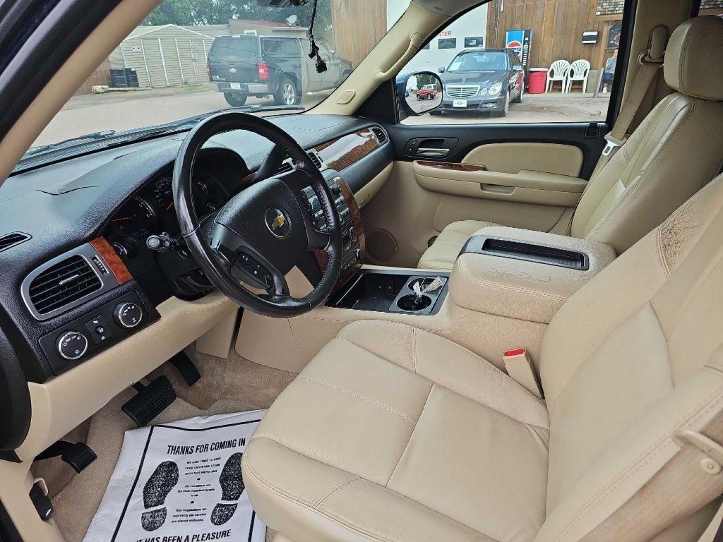 2007 BLUE CHEVROLET TAHOE 1500 (1GNFK13057R) with an 5.3L engine, Automatic transmission, located at 495 Old Highway 20 West, South Sioux City, NE, 68776, (402) 494-2677, 42.458408, -96.443512 - Photo#6