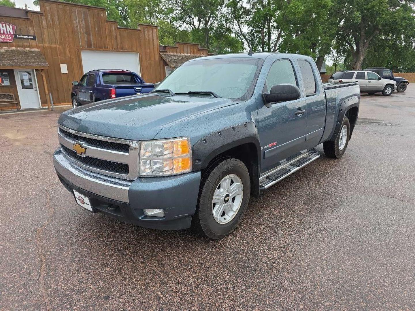 2008 BLUE CHEVROLET SILVERADO 1500 (1GCEK19Y88Z) with an 6.0L engine, Automatic transmission, located at 495 Old Highway 20 West, South Sioux City, NE, 68776, (402) 494-2677, 42.458408, -96.443512 - Photo#0