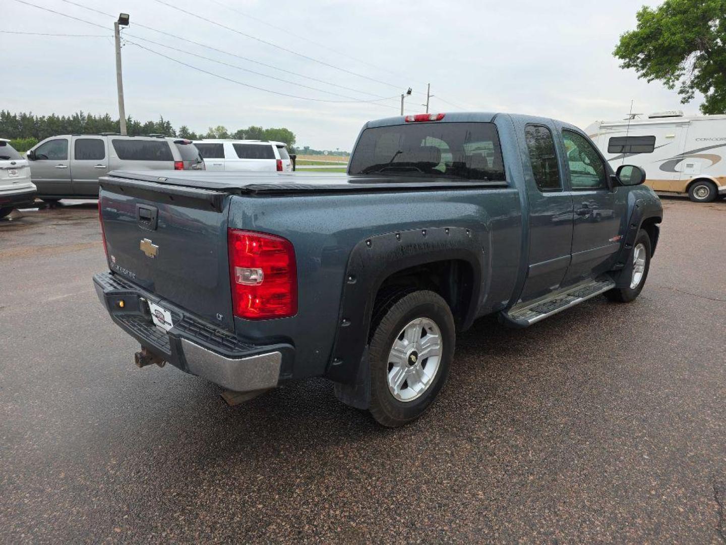 2008 BLUE CHEVROLET SILVERADO 1500 (1GCEK19Y88Z) with an 6.0L engine, Automatic transmission, located at 495 Old Highway 20 West, South Sioux City, NE, 68776, (402) 494-2677, 42.458408, -96.443512 - Photo#3