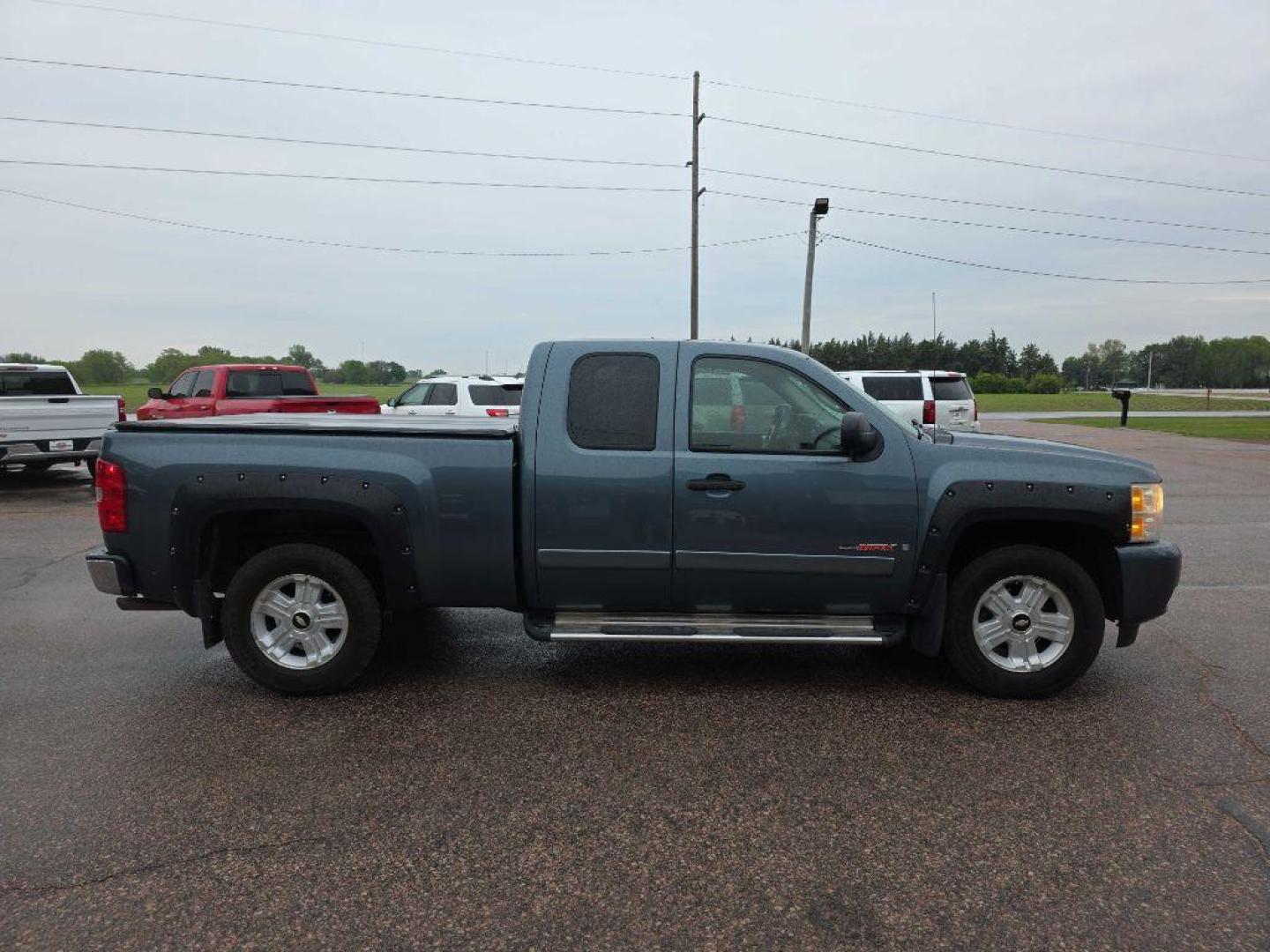 2008 BLUE CHEVROLET SILVERADO 1500 (1GCEK19Y88Z) with an 6.0L engine, Automatic transmission, located at 495 Old Highway 20 West, South Sioux City, NE, 68776, (402) 494-2677, 42.458408, -96.443512 - Photo#4
