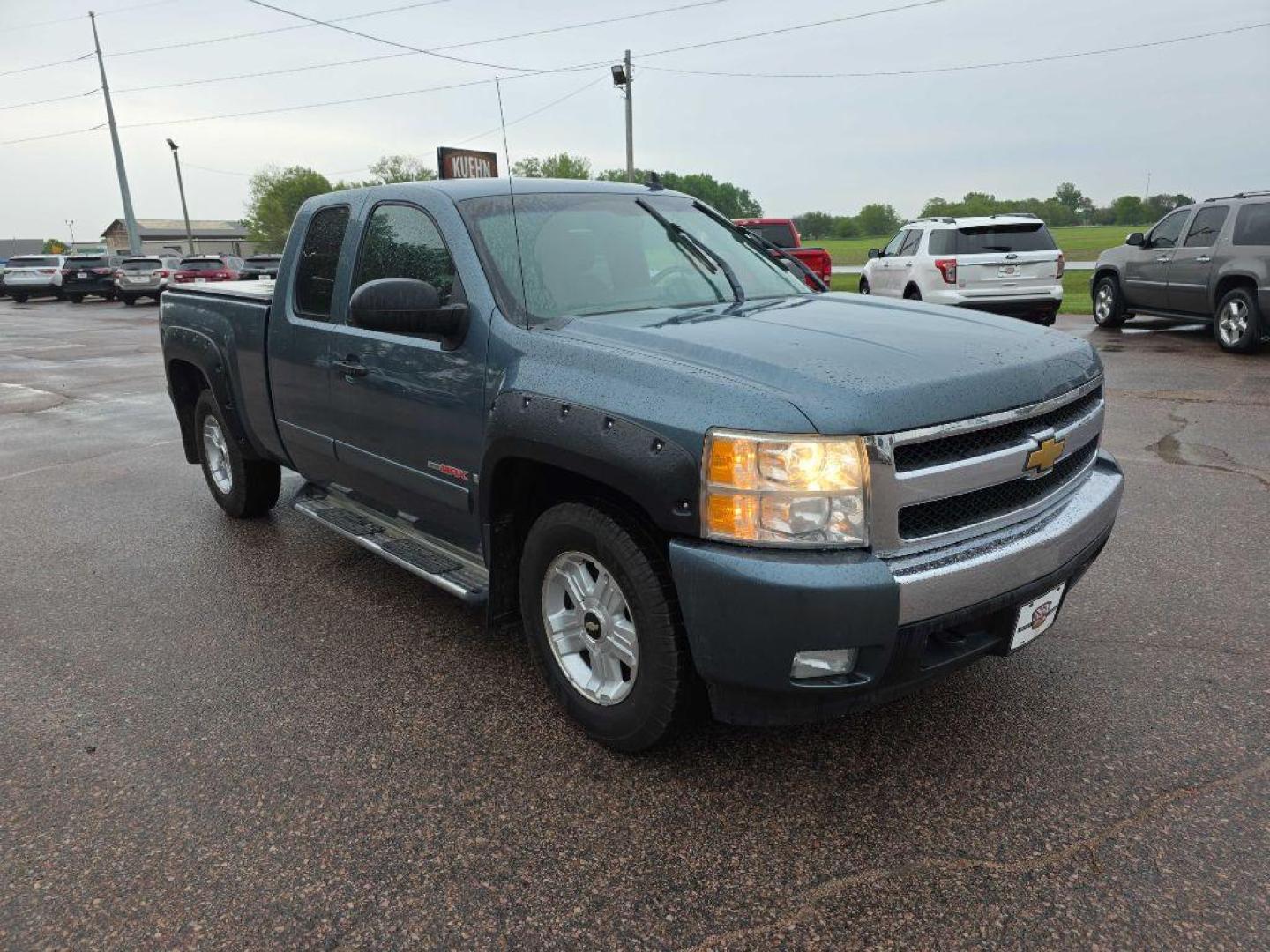 2008 BLUE CHEVROLET SILVERADO 1500 (1GCEK19Y88Z) with an 6.0L engine, Automatic transmission, located at 495 Old Highway 20 West, South Sioux City, NE, 68776, (402) 494-2677, 42.458408, -96.443512 - Photo#5