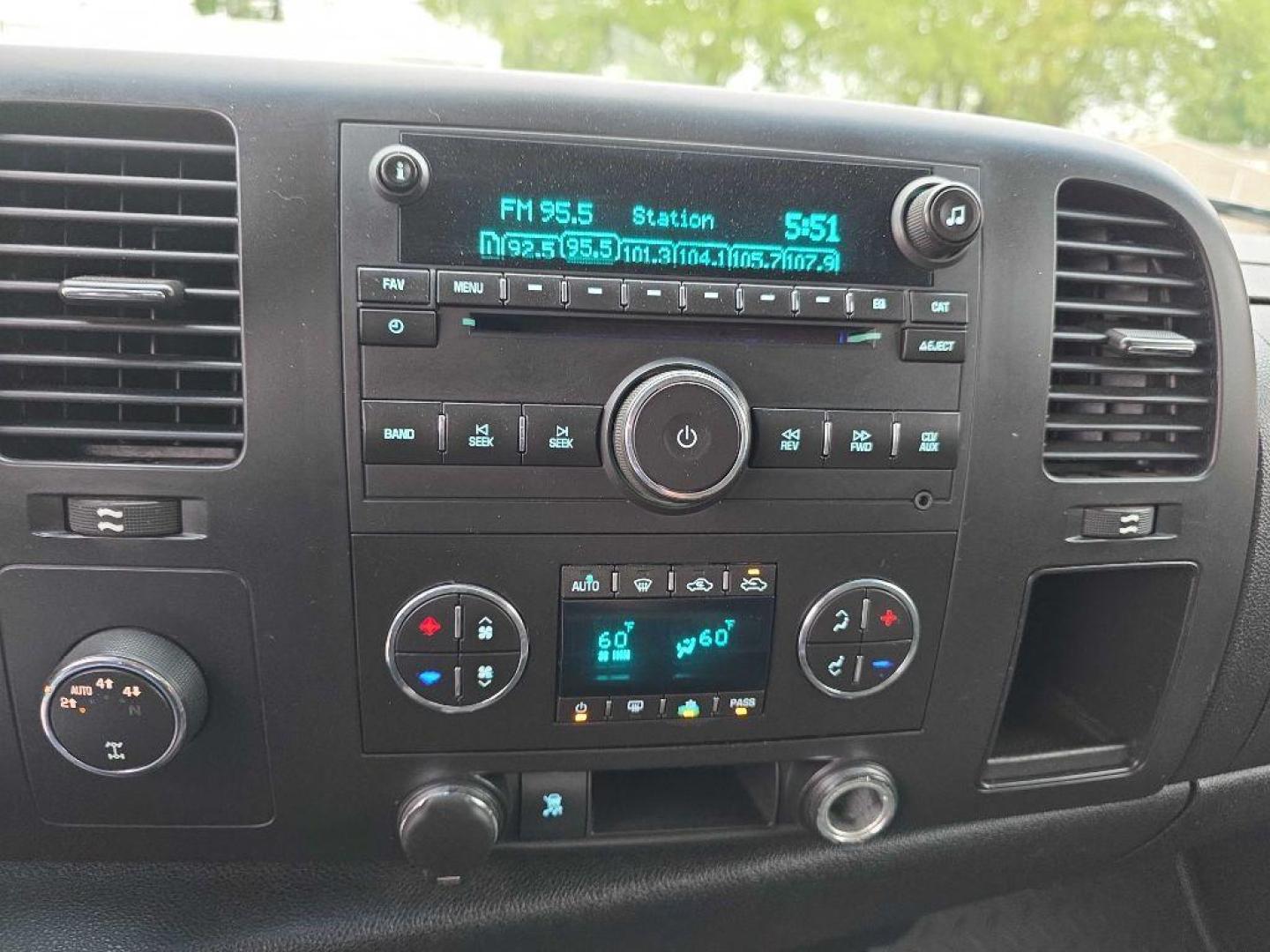 2008 BLUE CHEVROLET SILVERADO 1500 (1GCEK19Y88Z) with an 6.0L engine, Automatic transmission, located at 495 Old Highway 20 West, South Sioux City, NE, 68776, (402) 494-2677, 42.458408, -96.443512 - Photo#9