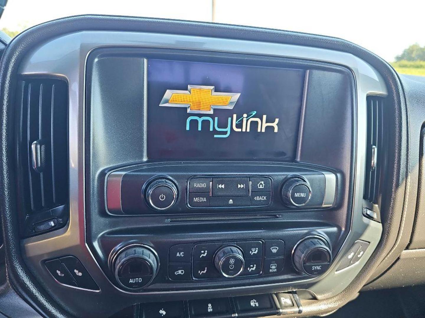 2014 WHITE CHEVROLET SILVERADO 1500 LTZ (3GCUKSEC6EG) with an 5.3L engine, Automatic transmission, located at 495 Old Highway 20 West, South Sioux City, NE, 68776, (402) 494-2677, 42.458408, -96.443512 - Photo#11