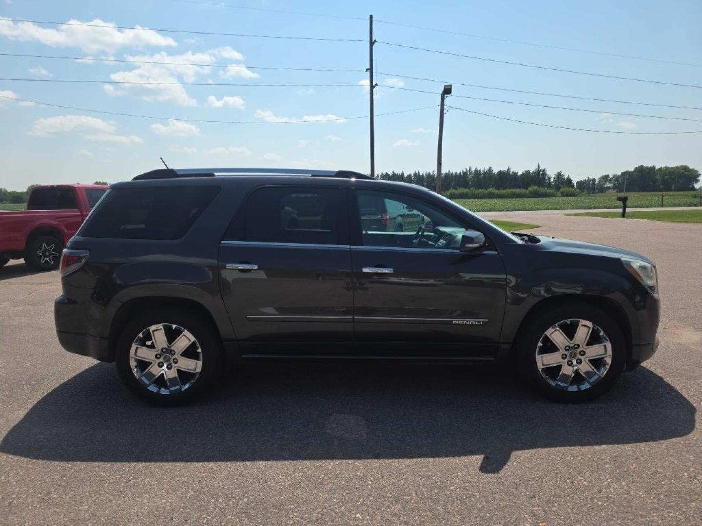 2014 GREY GMC ACADIA DENALI (1GKKVTKD3EJ) with an 3.6L engine, Automatic transmission, located at 495 Old Highway 20 West, South Sioux City, NE, 68776, (402) 494-2677, 42.458408, -96.443512- Photo#4