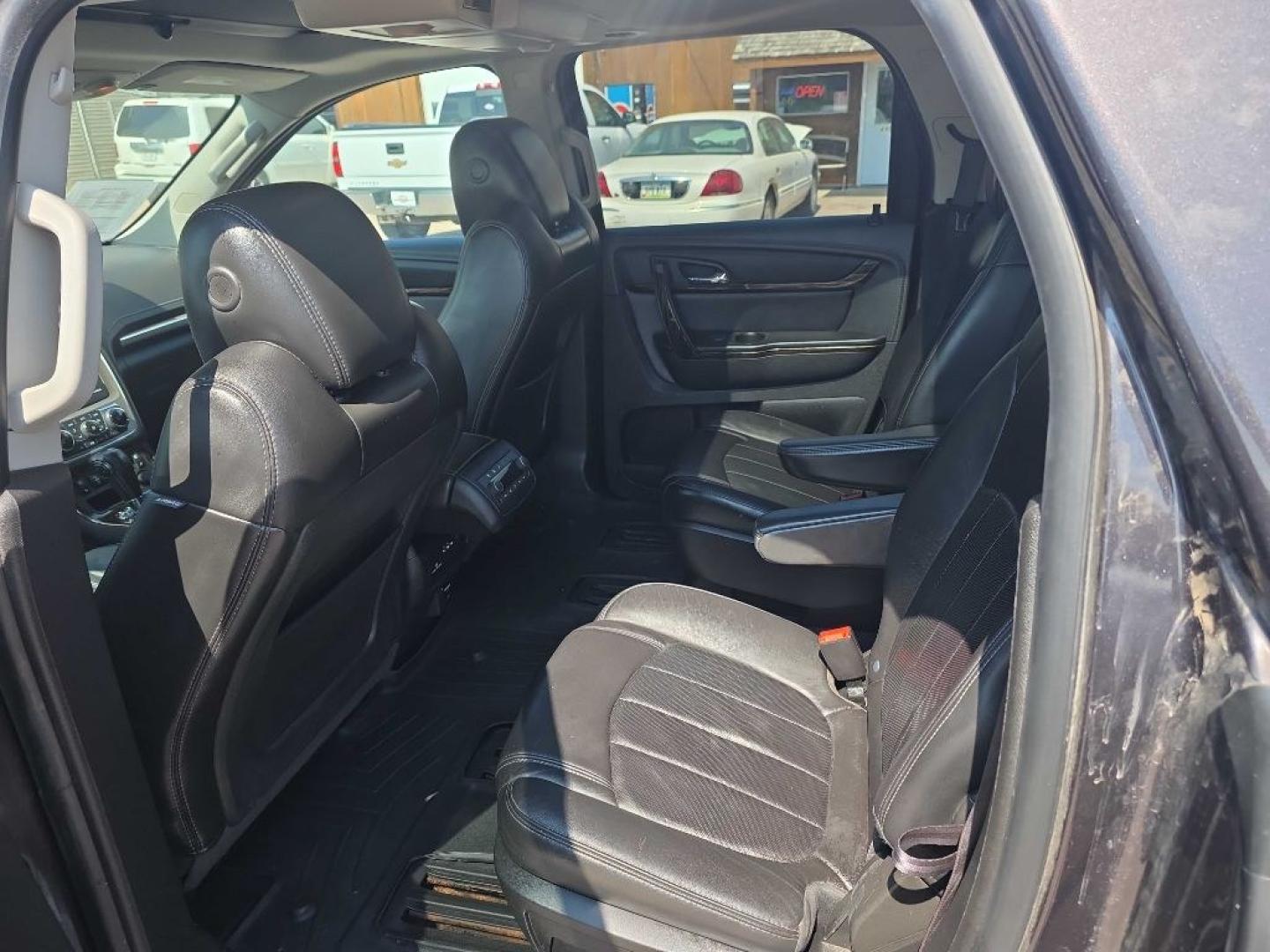 2014 GREY GMC ACADIA DENALI (1GKKVTKD3EJ) with an 3.6L engine, Automatic transmission, located at 495 Old Highway 20 West, South Sioux City, NE, 68776, (402) 494-2677, 42.458408, -96.443512- Photo#6