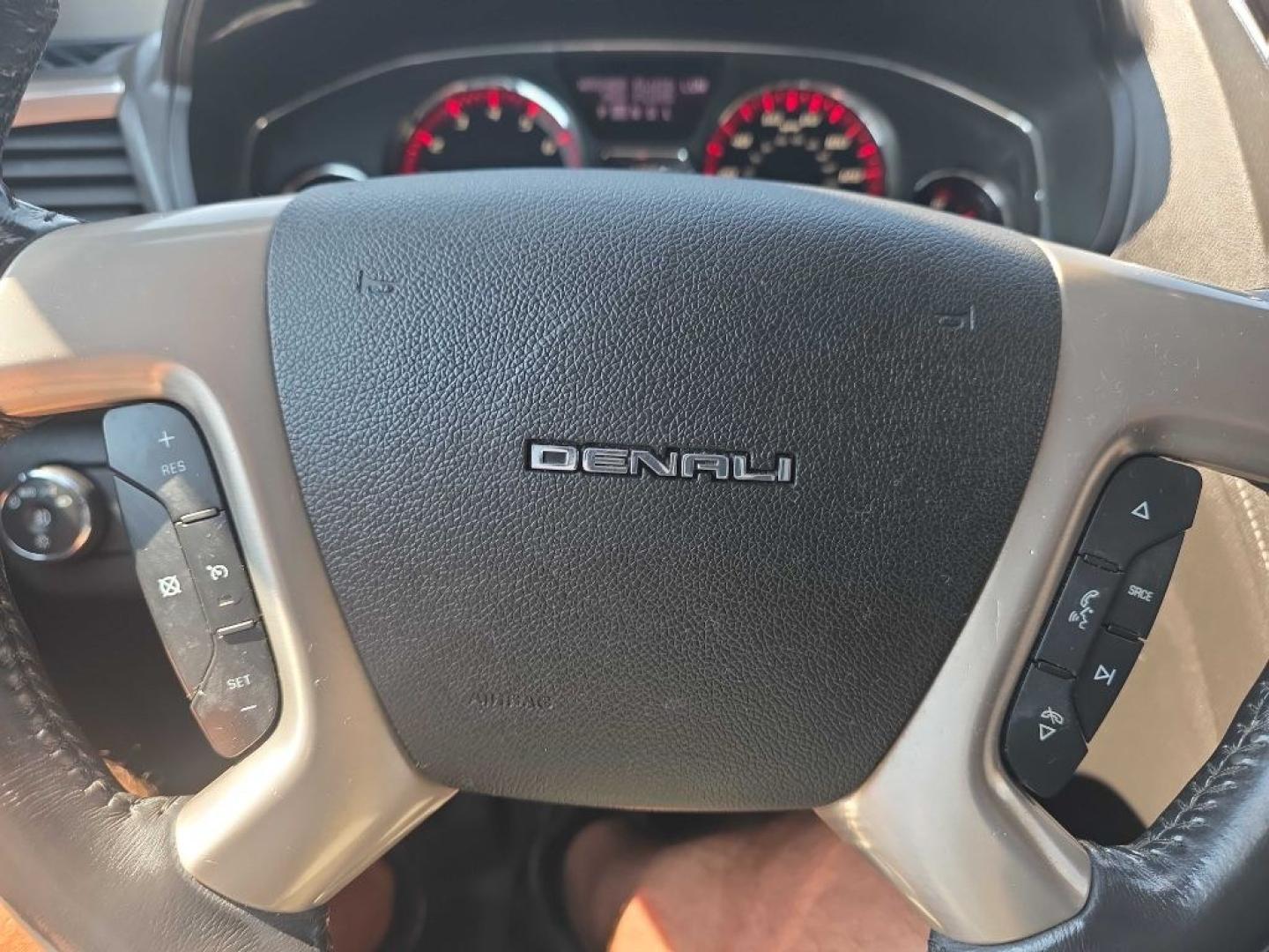 2014 GREY GMC ACADIA DENALI (1GKKVTKD3EJ) with an 3.6L engine, Automatic transmission, located at 495 Old Highway 20 West, South Sioux City, NE, 68776, (402) 494-2677, 42.458408, -96.443512- Photo#19