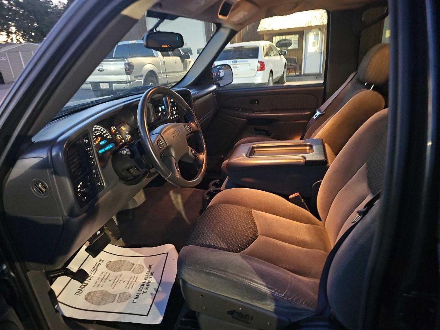 2004 BLACK CHEVROLET AVALANCHE 1500 (3GNEK12T04G) with an 5.3L engine, Automatic transmission, located at 495 Old Highway 20 West, South Sioux City, NE, 68776, (402) 494-2677, 42.458408, -96.443512 - Photo#12