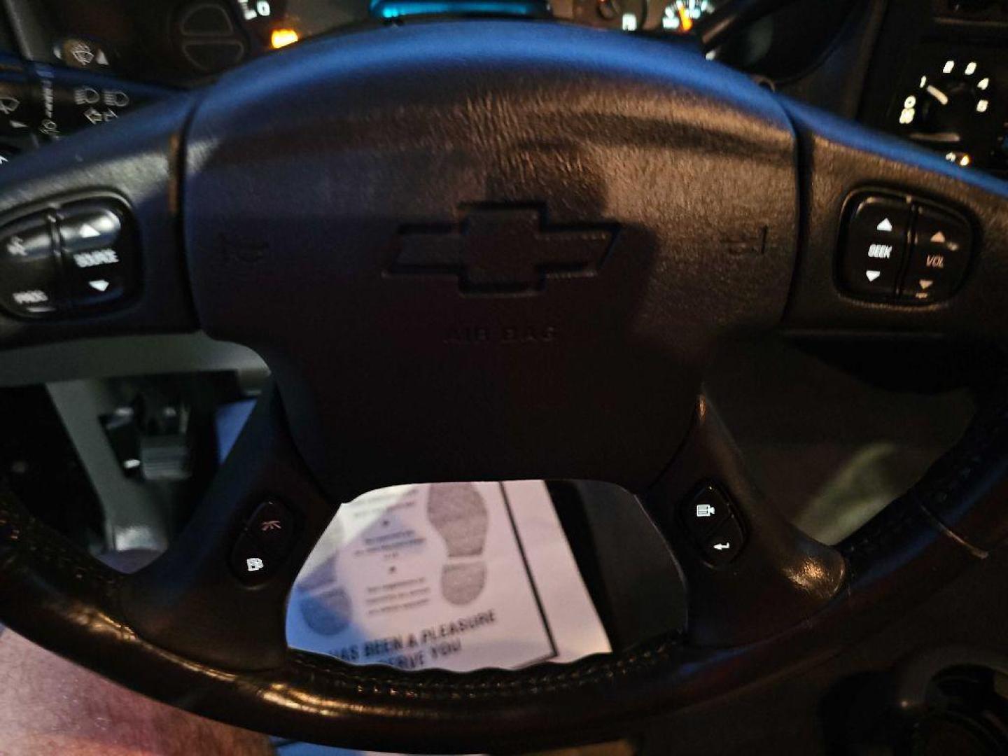 2004 BLACK CHEVROLET AVALANCHE 1500 (3GNEK12T04G) with an 5.3L engine, Automatic transmission, located at 495 Old Highway 20 West, South Sioux City, NE, 68776, (402) 494-2677, 42.458408, -96.443512 - Photo#13