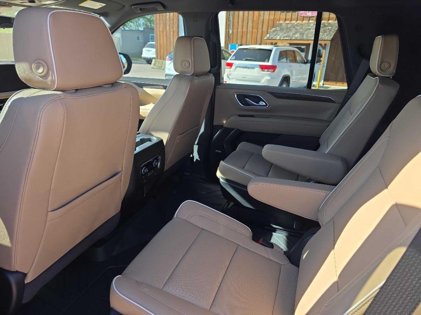 2024 RED CHEVROLET TAHOE 1500 PREMIER (1GNSKSKD2RR) with an 5.3L engine, Automatic transmission, located at 495 Old Highway 20 West, South Sioux City, NE, 68776, (402) 494-2677, 42.458408, -96.443512 - Photo#8