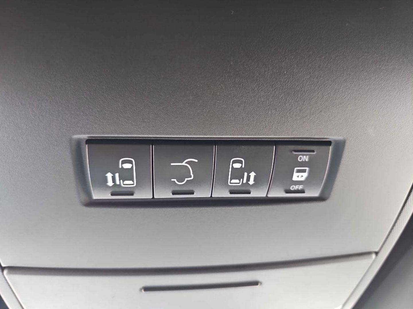 2019 BLACK DODGE GRAND CARAVAN SXT (2C4RDGCG3KR) with an 3.6L engine, Automatic transmission, located at 495 Old Highway 20 West, South Sioux City, NE, 68776, (402) 494-2677, 42.458408, -96.443512 - Photo#11