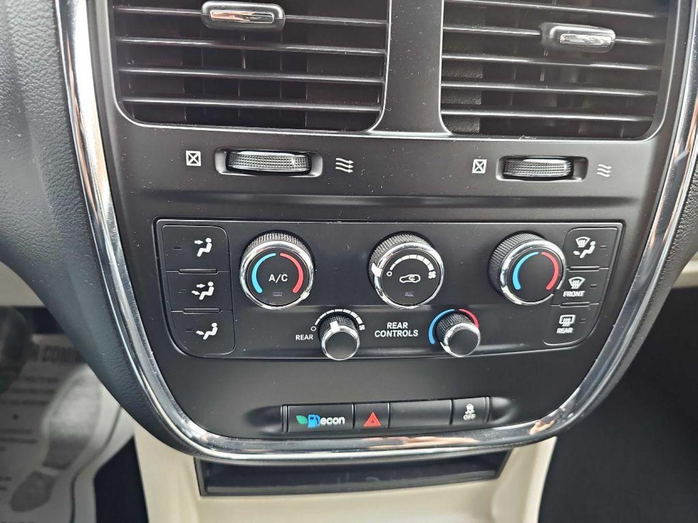 2019 BLACK DODGE GRAND CARAVAN SXT (2C4RDGCG3KR) with an 3.6L engine, Automatic transmission, located at 495 Old Highway 20 West, South Sioux City, NE, 68776, (402) 494-2677, 42.458408, -96.443512 - Photo#13