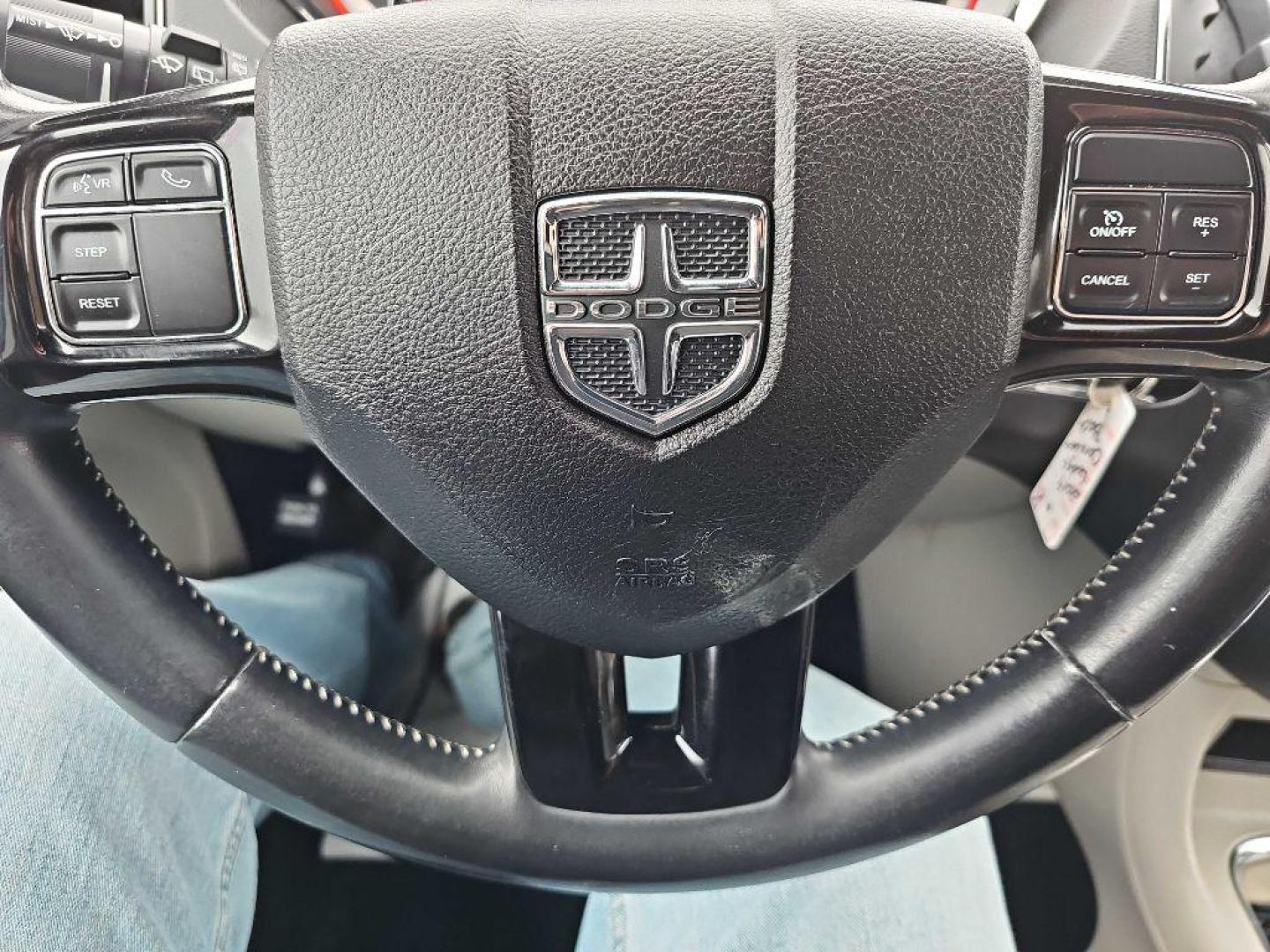 2019 BLACK DODGE GRAND CARAVAN SXT (2C4RDGCG3KR) with an 3.6L engine, Automatic transmission, located at 495 Old Highway 20 West, South Sioux City, NE, 68776, (402) 494-2677, 42.458408, -96.443512 - Photo#15