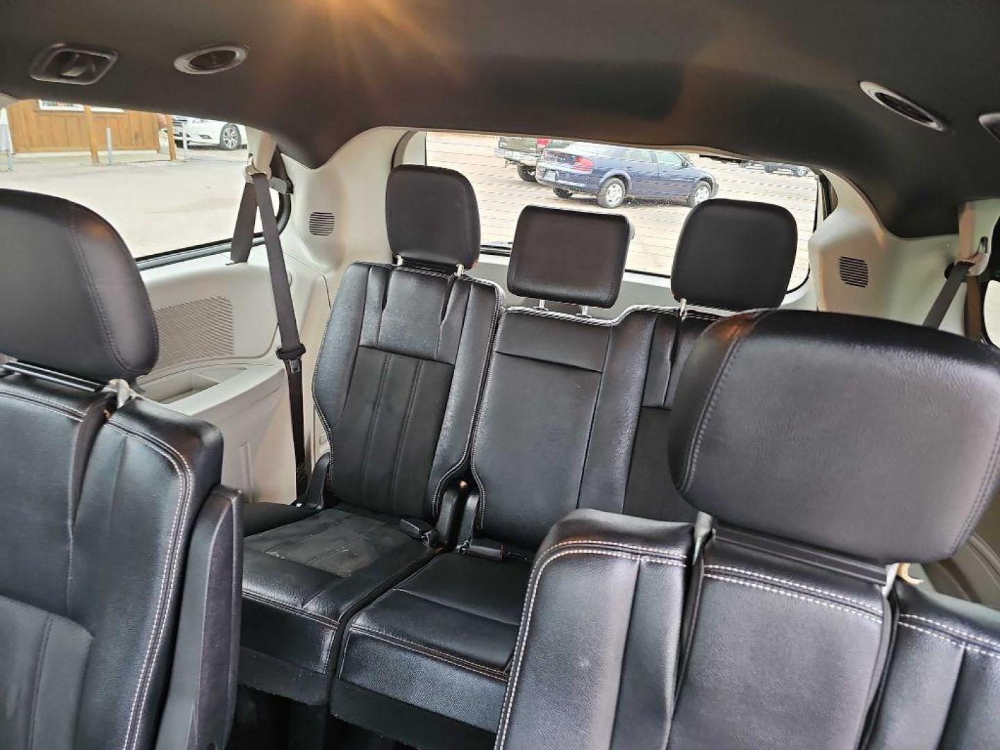 2019 BLACK DODGE GRAND CARAVAN SXT (2C4RDGCG3KR) with an 3.6L engine, Automatic transmission, located at 495 Old Highway 20 West, South Sioux City, NE, 68776, (402) 494-2677, 42.458408, -96.443512 - Photo#7