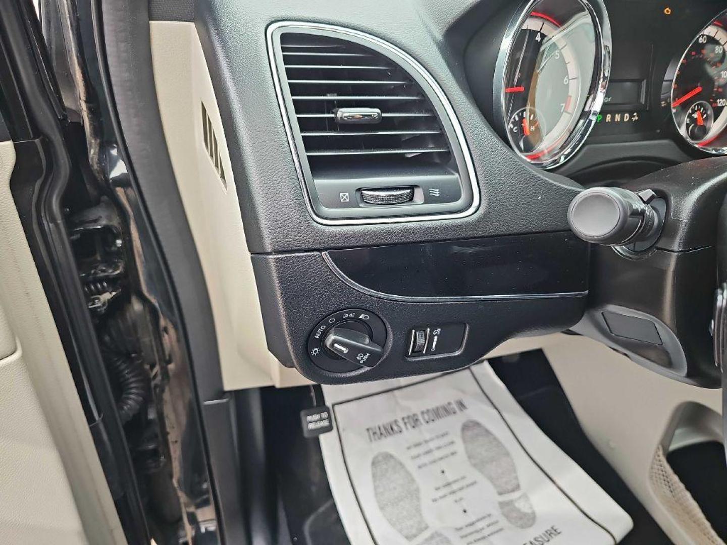 2019 BLACK DODGE GRAND CARAVAN SXT (2C4RDGCG3KR) with an 3.6L engine, Automatic transmission, located at 495 Old Highway 20 West, South Sioux City, NE, 68776, (402) 494-2677, 42.458408, -96.443512 - Photo#9