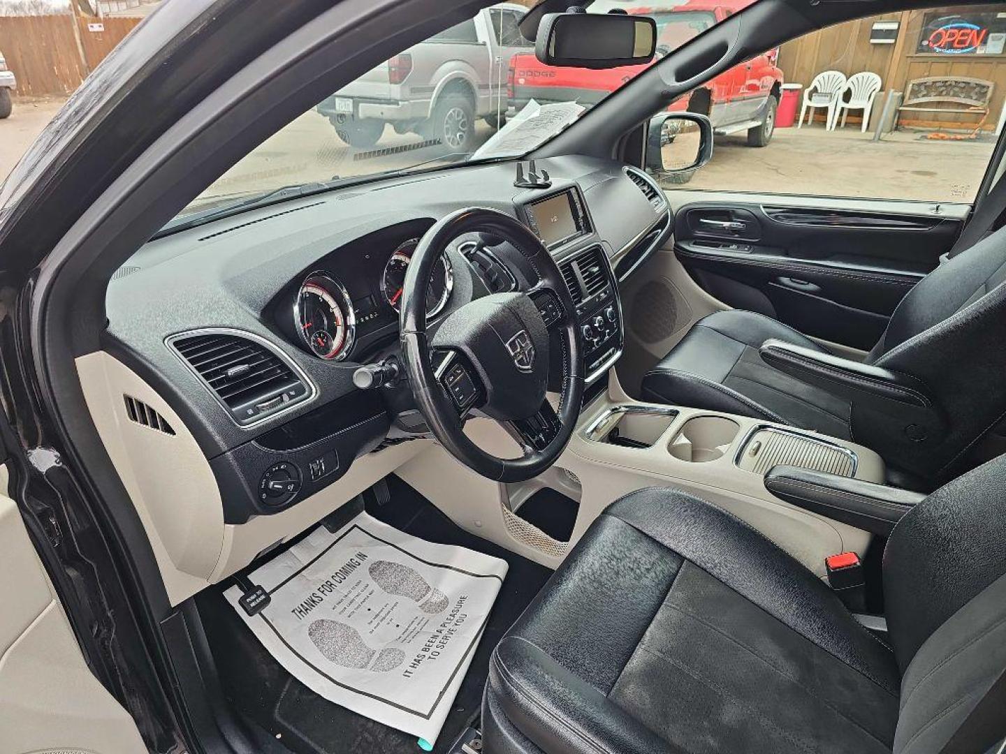 2019 BLACK DODGE GRAND CARAVAN SXT (2C4RDGCG3KR) with an 3.6L engine, Automatic transmission, located at 495 Old Highway 20 West, South Sioux City, NE, 68776, (402) 494-2677, 42.458408, -96.443512 - Photo#10