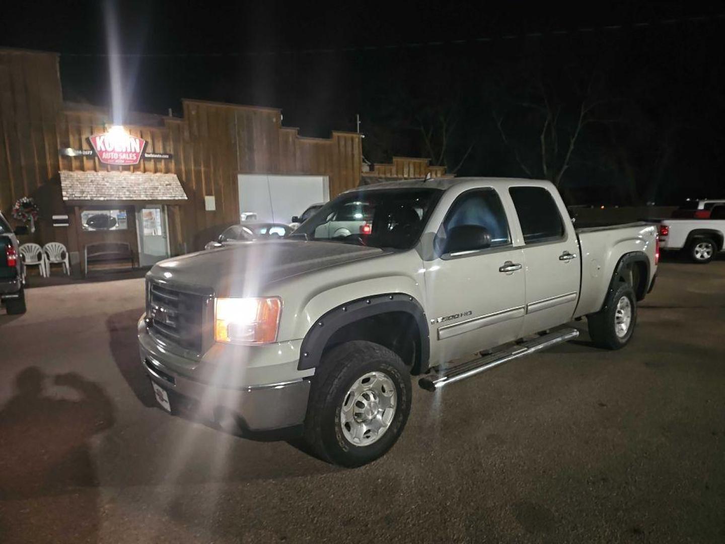 2008 SILVER GMC SIERRA 2500 HEAVY DUTY (1GTHK23K88F) with an 6.0L engine, Automatic transmission, located at 495 Old Highway 20 West, South Sioux City, NE, 68776, (402) 494-2677, 42.458408, -96.443512 - Photo#0
