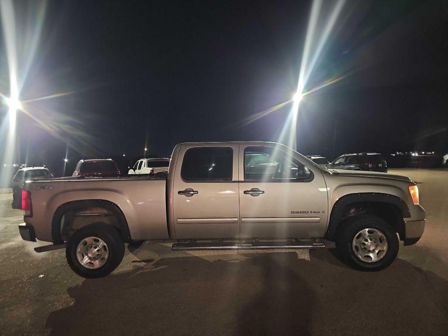 2008 SILVER GMC SIERRA 2500 HEAVY DUTY (1GTHK23K88F) with an 6.0L engine, Automatic transmission, located at 495 Old Highway 20 West, South Sioux City, NE, 68776, (402) 494-2677, 42.458408, -96.443512 - Photo#4