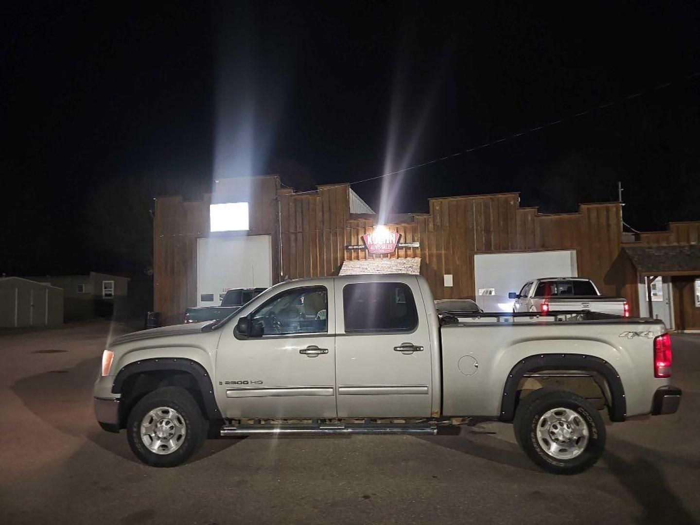 2008 SILVER GMC SIERRA 2500 HEAVY DUTY (1GTHK23K88F) with an 6.0L engine, Automatic transmission, located at 495 Old Highway 20 West, South Sioux City, NE, 68776, (402) 494-2677, 42.458408, -96.443512 - Photo#1