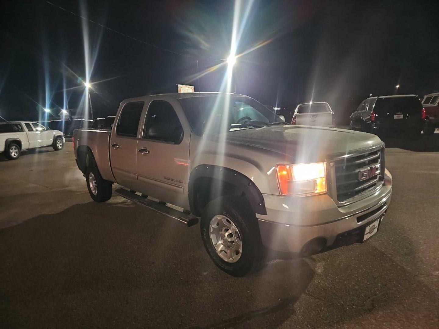 2008 SILVER GMC SIERRA 2500 HEAVY DUTY (1GTHK23K88F) with an 6.0L engine, Automatic transmission, located at 495 Old Highway 20 West, South Sioux City, NE, 68776, (402) 494-2677, 42.458408, -96.443512 - Photo#5