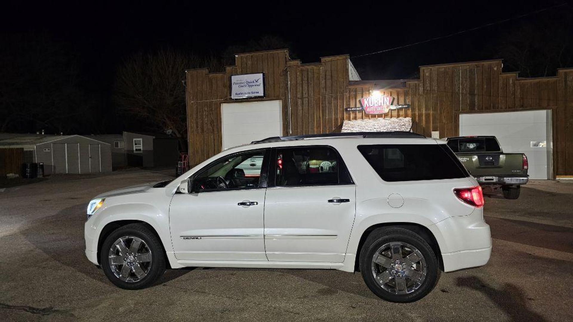 2016 WHITE GMC ACADIA DENALI (1GKKVTKD7GJ) with an 3.6L engine, Automatic transmission, located at 495 Old Highway 20 West, South Sioux City, NE, 68776, (402) 494-2677, 42.458408, -96.443512 - Photo#4