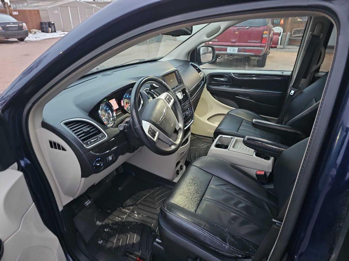 2015 BLUE CHRYSLER TOWN and COUNTRY TOURING (2C4RC1BG7FR) with an 3.6L engine, Automatic transmission, located at 495 Old Highway 20 West, South Sioux City, NE, 68776, (402) 494-2677, 42.458408, -96.443512 - Photo#12
