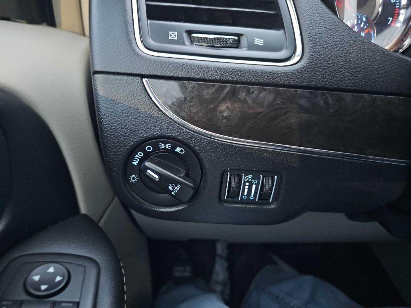 2015 BLUE CHRYSLER TOWN and COUNTRY TOURING (2C4RC1BG7FR) with an 3.6L engine, Automatic transmission, located at 495 Old Highway 20 West, South Sioux City, NE, 68776, (402) 494-2677, 42.458408, -96.443512 - Photo#19