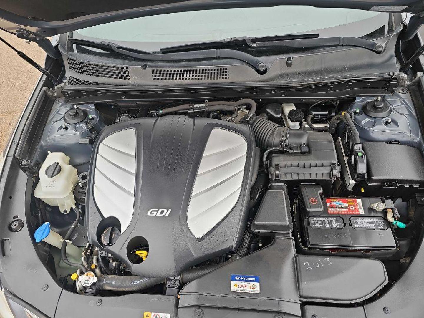 2013 GRAY HYUNDAI AZERA (KMHFG4JG5DA) with an 3.3L engine, Automatic transmission, located at 495 Old Highway 20 West, South Sioux City, NE, 68776, (402) 494-2677, 42.458408, -96.443512 - Photo#16