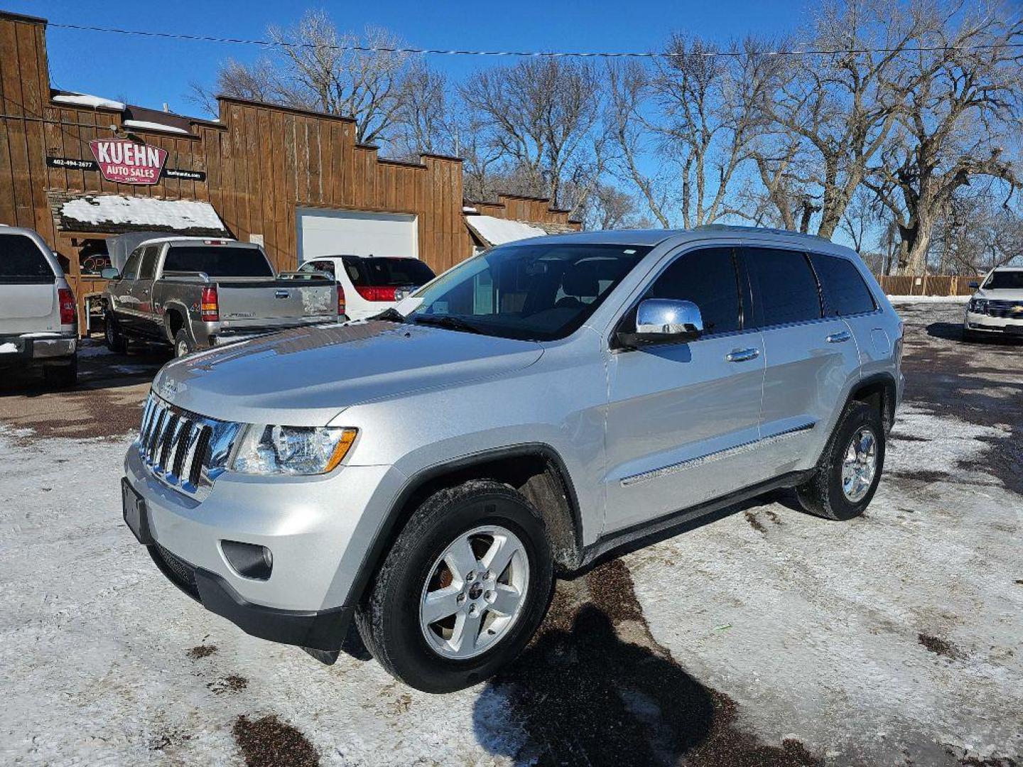 2011 SILVER JEEP GRAND CHEROKEE LAREDO (1J4RR4GG3BC) with an 3.6L engine, Automatic transmission, located at 495 Old Highway 20 West, South Sioux City, NE, 68776, (402) 494-2677, 42.458408, -96.443512 - Photo#0