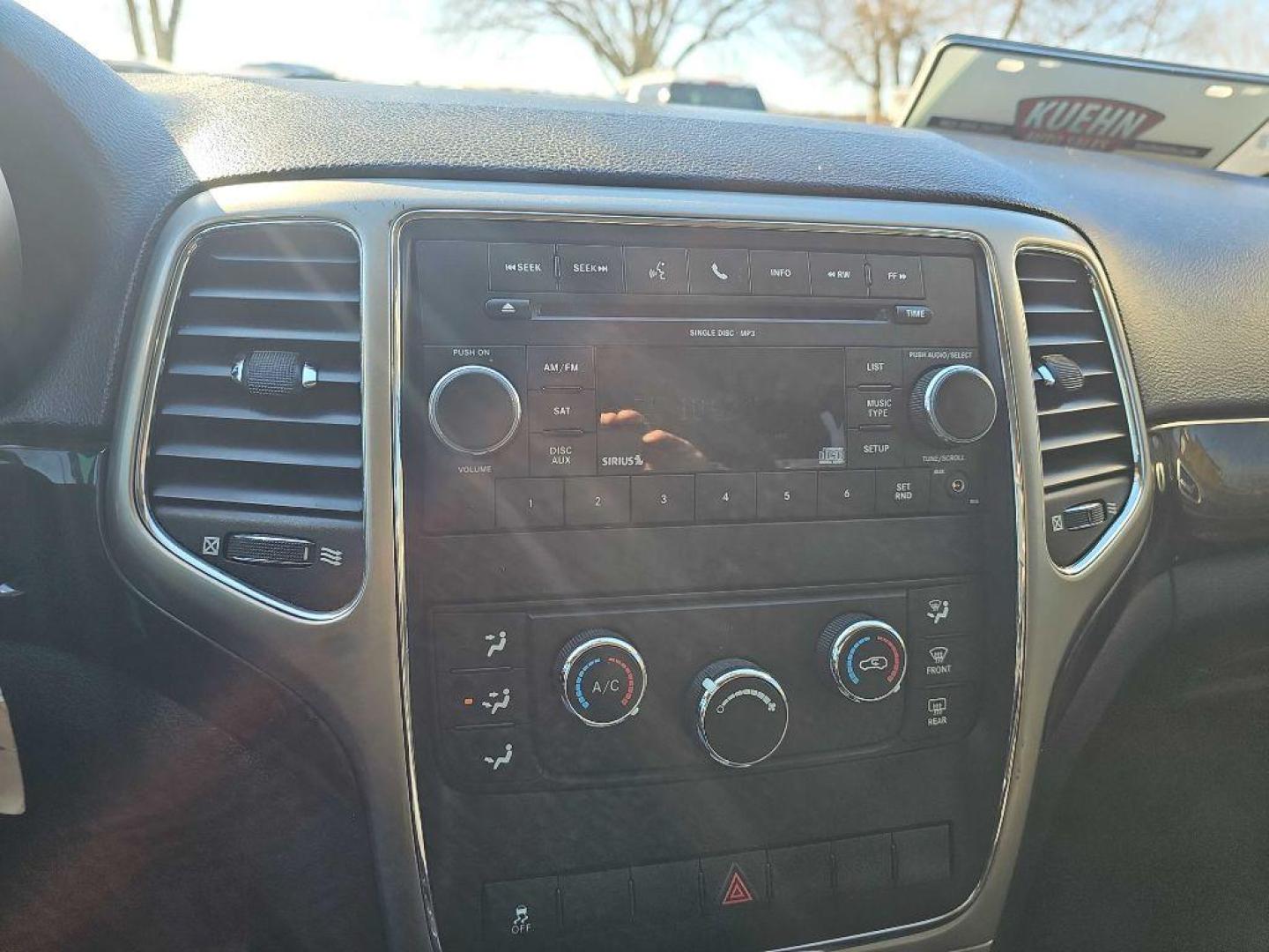 2011 SILVER JEEP GRAND CHEROKEE LAREDO (1J4RR4GG3BC) with an 3.6L engine, Automatic transmission, located at 495 Old Highway 20 West, South Sioux City, NE, 68776, (402) 494-2677, 42.458408, -96.443512 - Photo#9