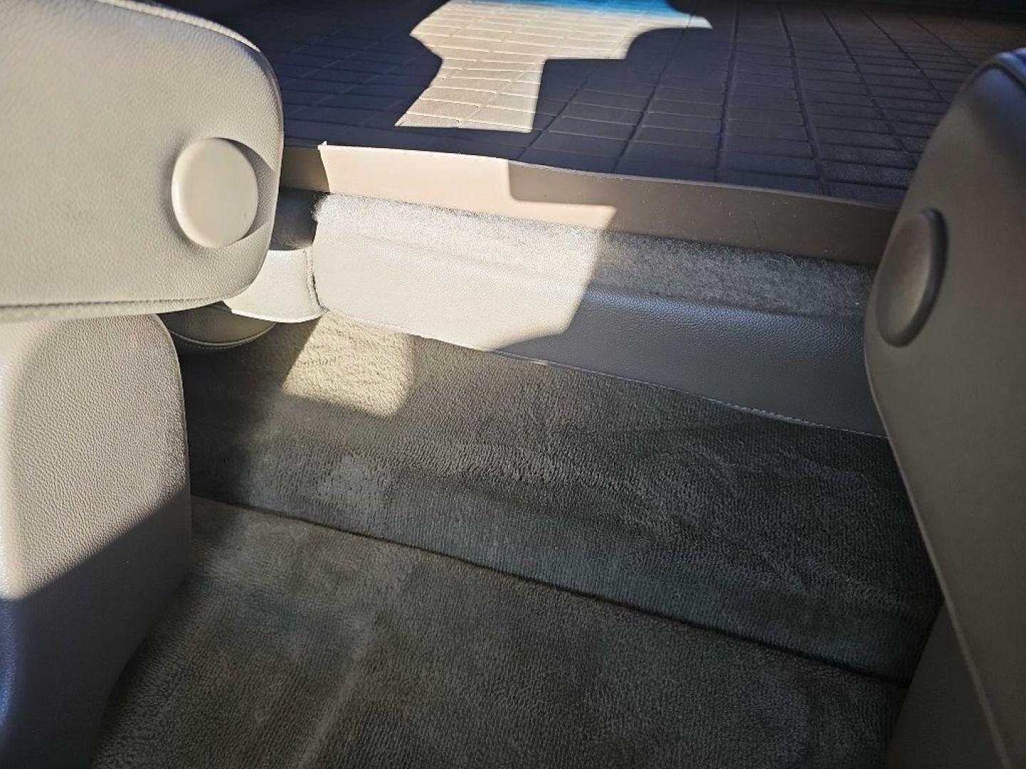 2011 SILVER JEEP GRAND CHEROKEE LAREDO (1J4RR4GG3BC) with an 3.6L engine, Automatic transmission, located at 495 Old Highway 20 West, South Sioux City, NE, 68776, (402) 494-2677, 42.458408, -96.443512 - Photo#13