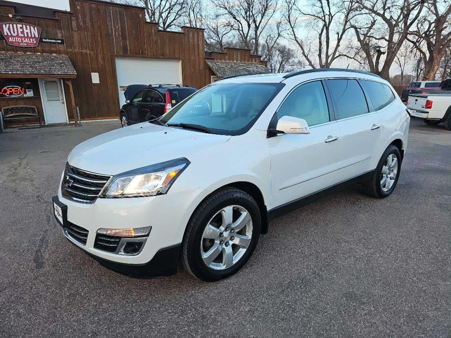 2016 WHITE CHEVROLET TRAVERSE LTZ (1GNKVJKD6GJ) with an 3.6L engine, Automatic transmission, located at 495 Old Highway 20 West, South Sioux City, NE, 68776, (402) 494-2677, 42.458408, -96.443512 - Photo#0