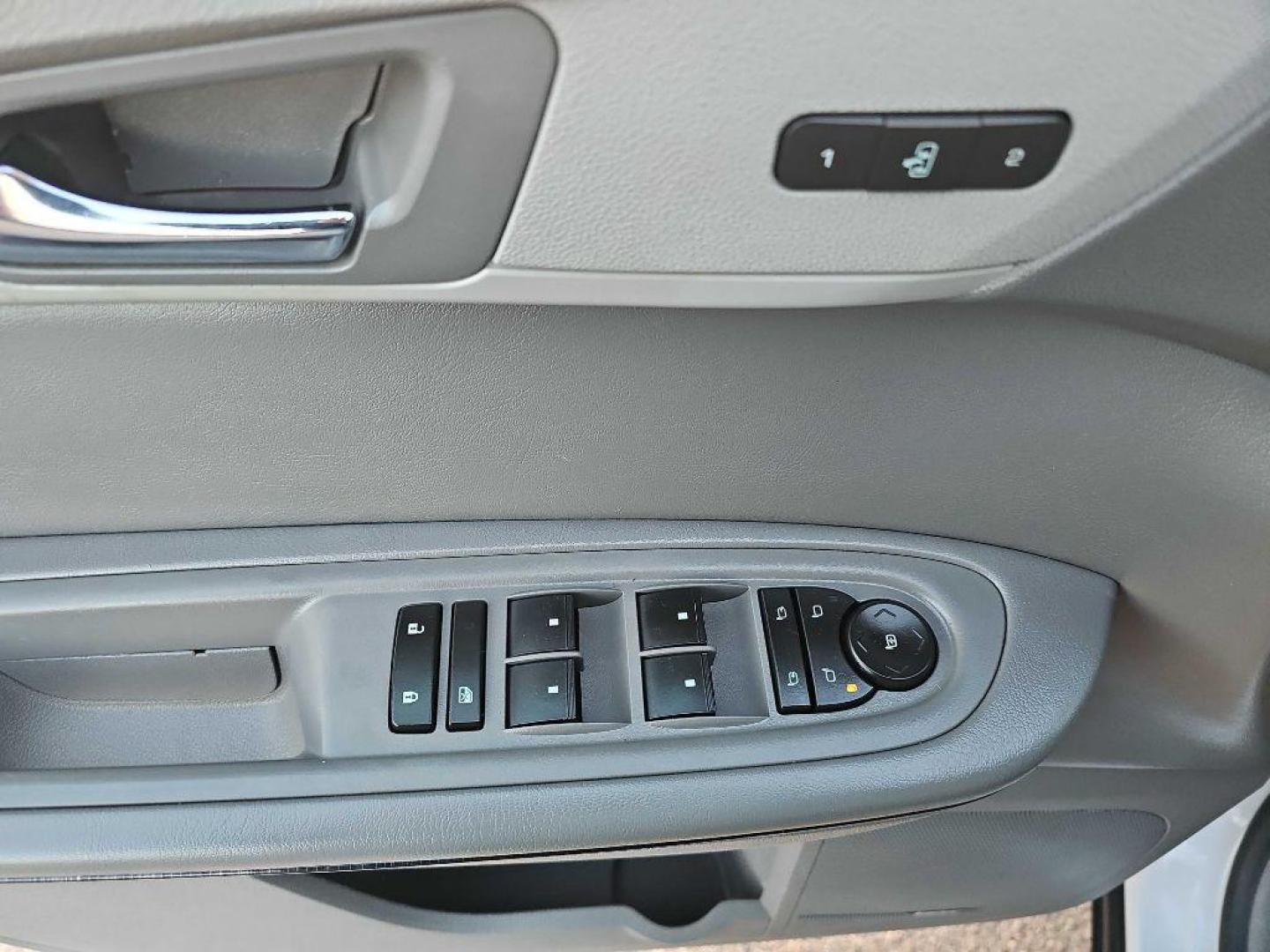 2016 WHITE CHEVROLET TRAVERSE LTZ (1GNKVJKD6GJ) with an 3.6L engine, Automatic transmission, located at 495 Old Highway 20 West, South Sioux City, NE, 68776, (402) 494-2677, 42.458408, -96.443512 - Photo#9