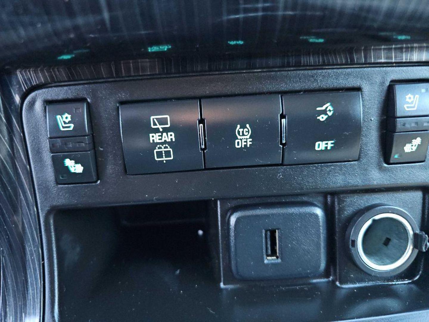 2016 WHITE CHEVROLET TRAVERSE LTZ (1GNKVJKD6GJ) with an 3.6L engine, Automatic transmission, located at 495 Old Highway 20 West, South Sioux City, NE, 68776, (402) 494-2677, 42.458408, -96.443512 - Photo#12