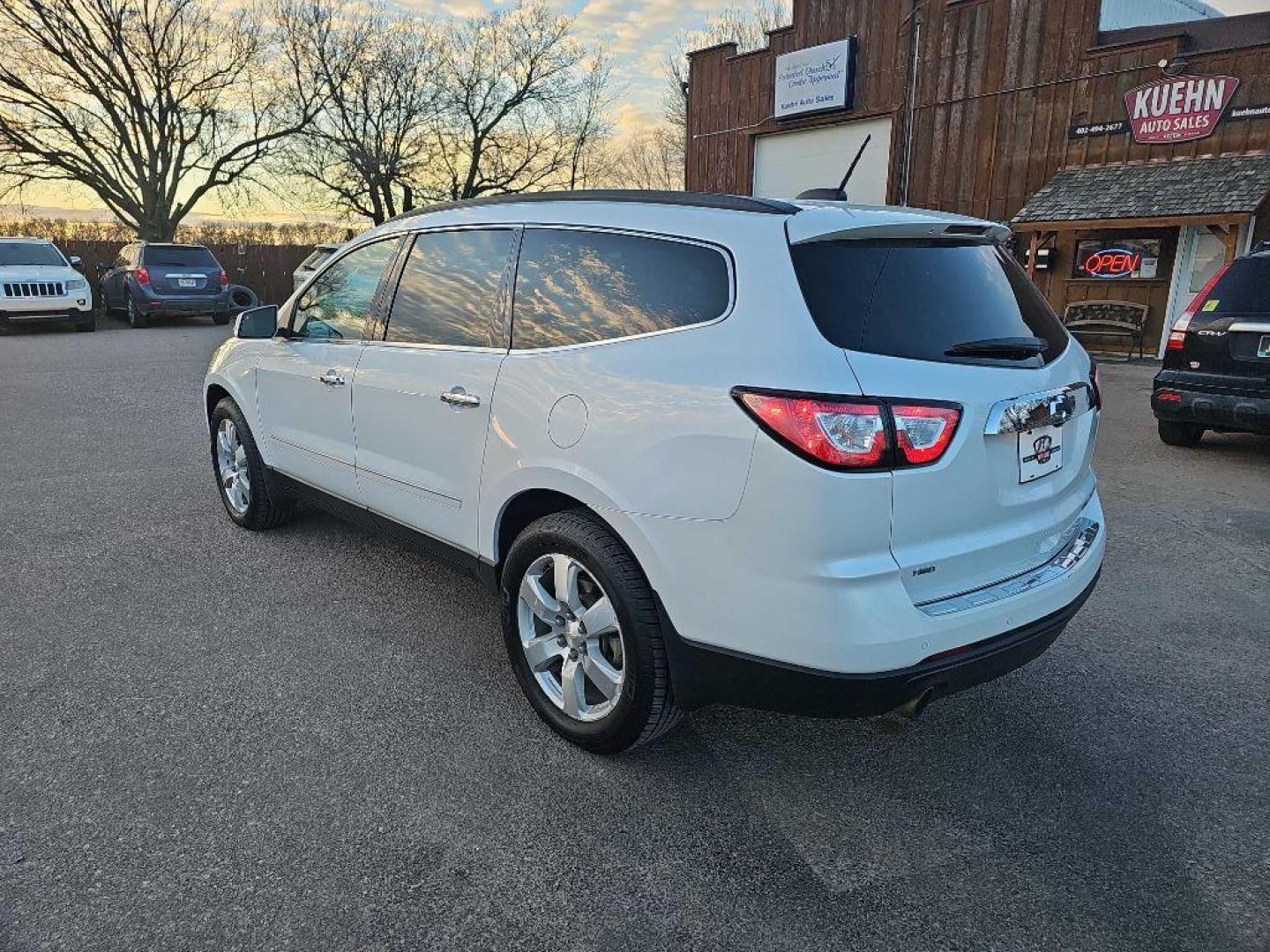 2016 WHITE CHEVROLET TRAVERSE LTZ (1GNKVJKD6GJ) with an 3.6L engine, Automatic transmission, located at 495 Old Highway 20 West, South Sioux City, NE, 68776, (402) 494-2677, 42.458408, -96.443512 - Photo#2