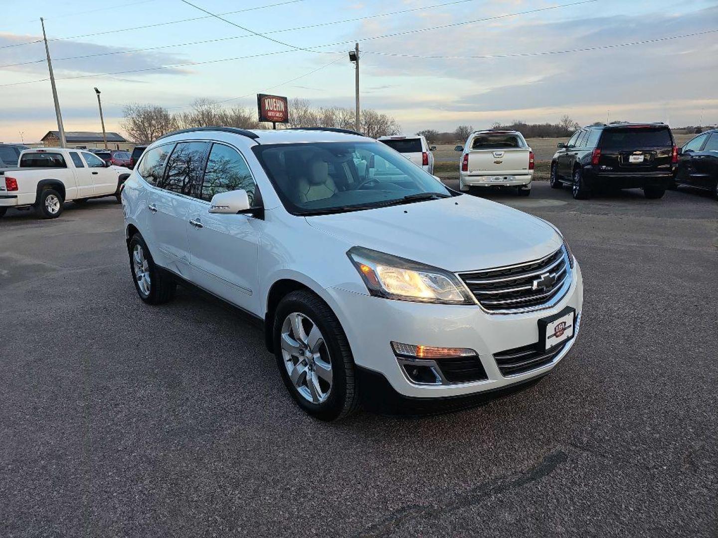 2016 WHITE CHEVROLET TRAVERSE LTZ (1GNKVJKD6GJ) with an 3.6L engine, Automatic transmission, located at 495 Old Highway 20 West, South Sioux City, NE, 68776, (402) 494-2677, 42.458408, -96.443512 - Photo#5