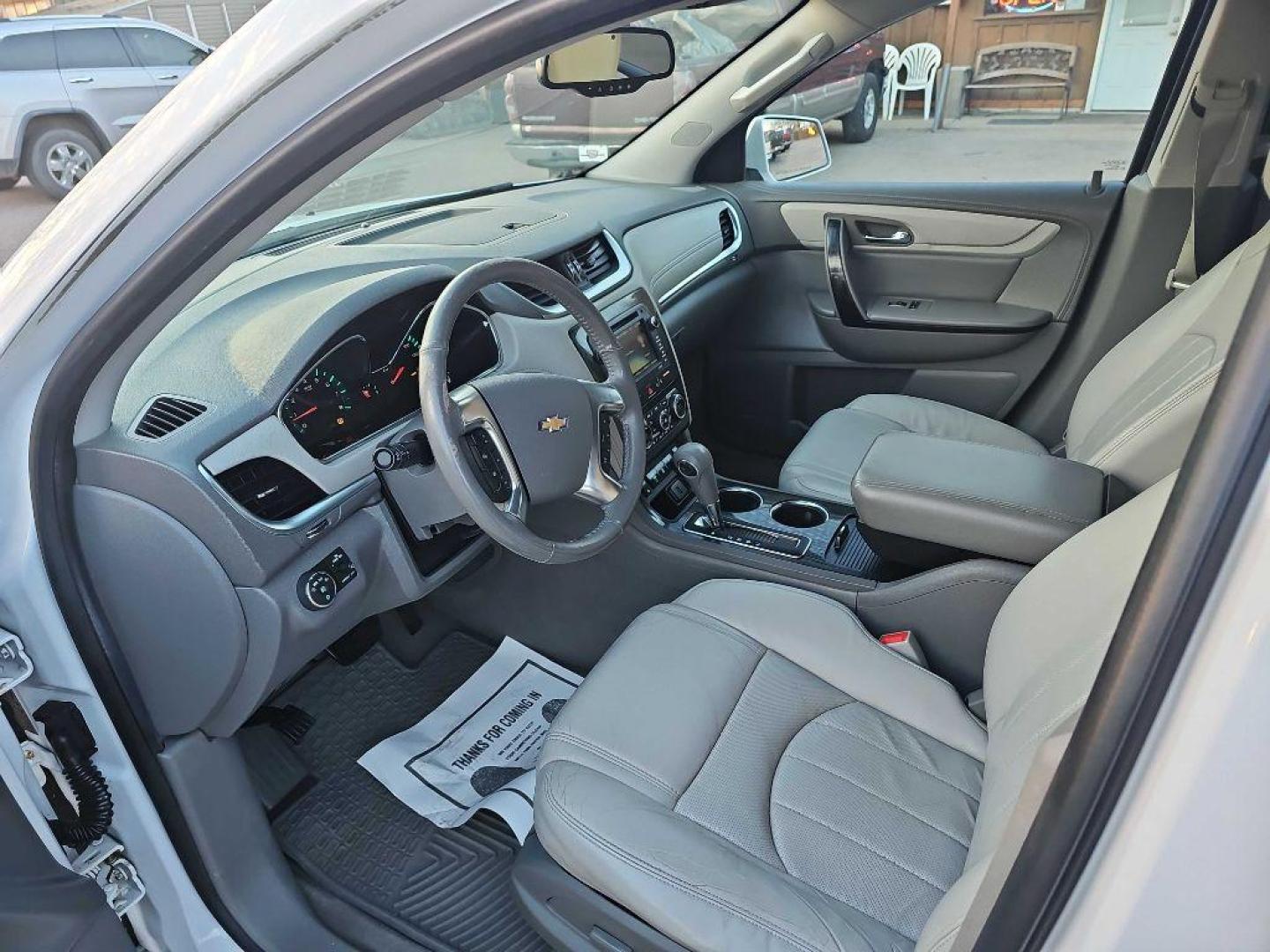 2016 WHITE CHEVROLET TRAVERSE LTZ (1GNKVJKD6GJ) with an 3.6L engine, Automatic transmission, located at 495 Old Highway 20 West, South Sioux City, NE, 68776, (402) 494-2677, 42.458408, -96.443512 - Photo#7