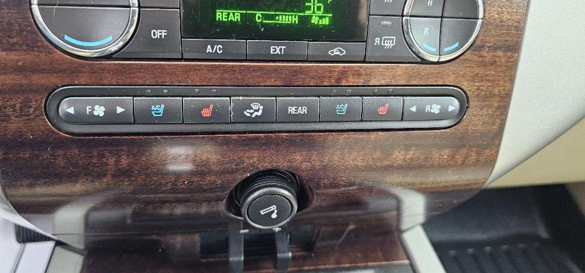 2013 BROWN FORD EXPEDITION EL XLT (1FMJK1J59DE) with an 5.4L engine, Automatic transmission, located at 495 Old Highway 20 West, South Sioux City, NE, 68776, (402) 494-2677, 42.458408, -96.443512 - Photo#17
